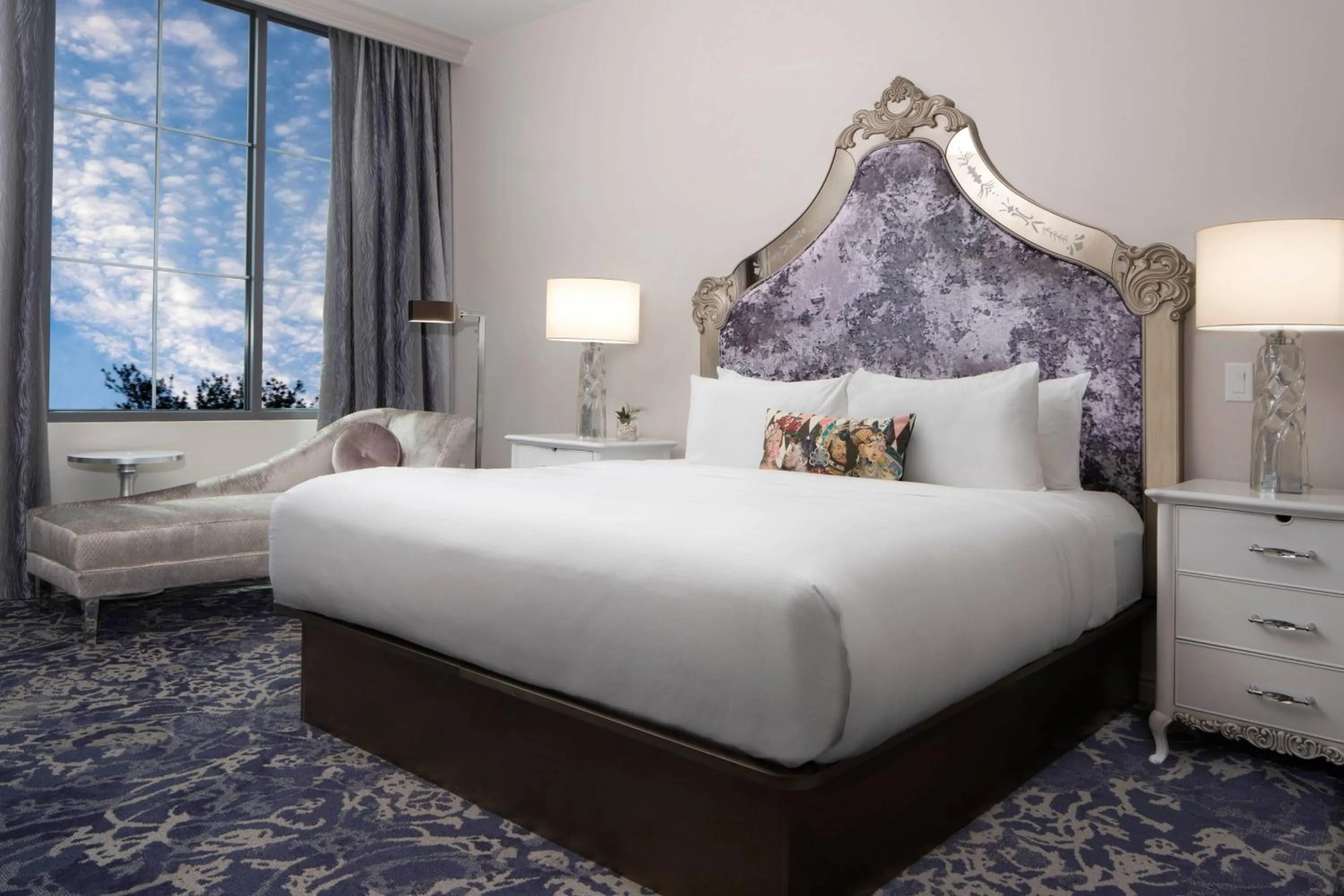 Photo of the whole room, Bed in JW Marriott Savannah Plant Riverside District