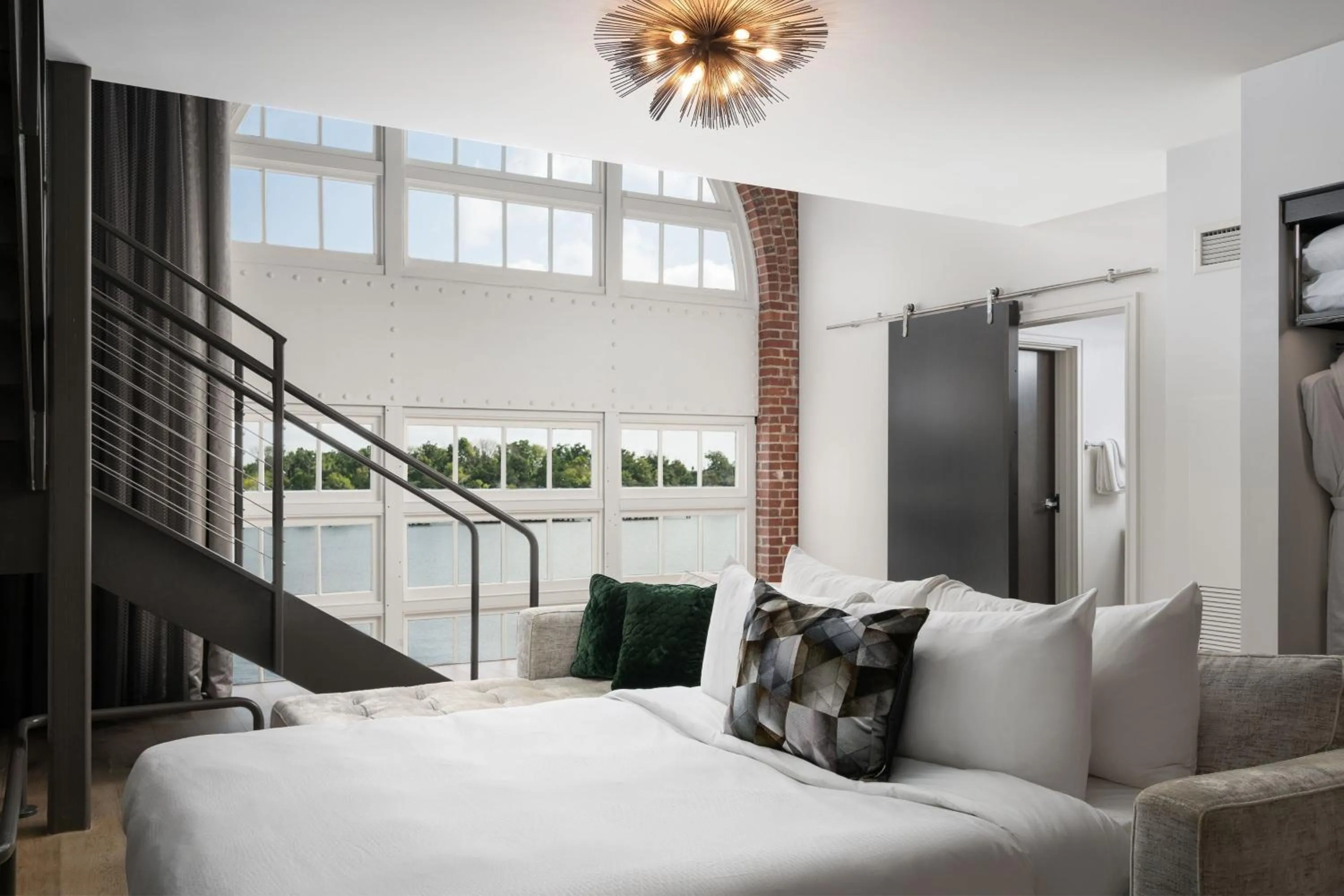 Photo of the whole room, Bed in JW Marriott Savannah Plant Riverside District