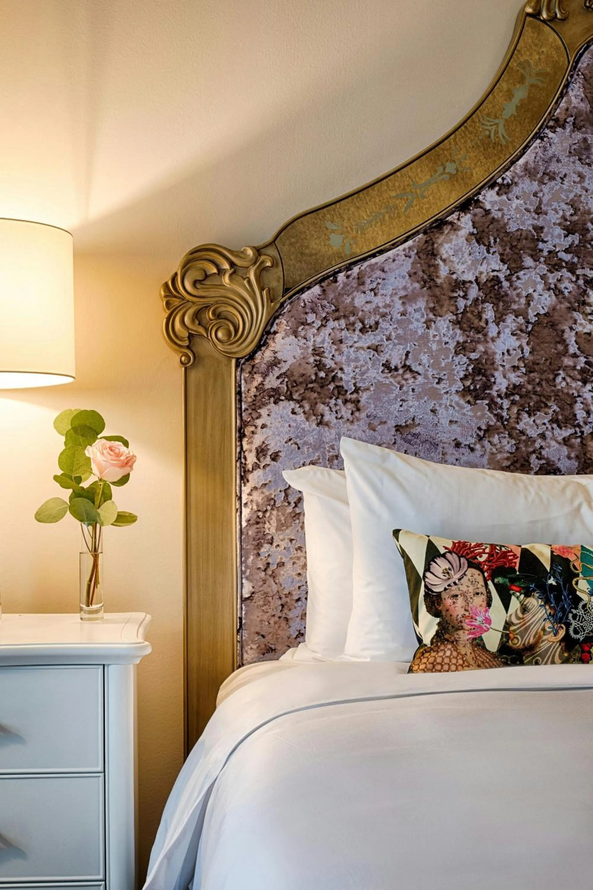 Photo of the whole room, Bed in JW Marriott Savannah Plant Riverside District