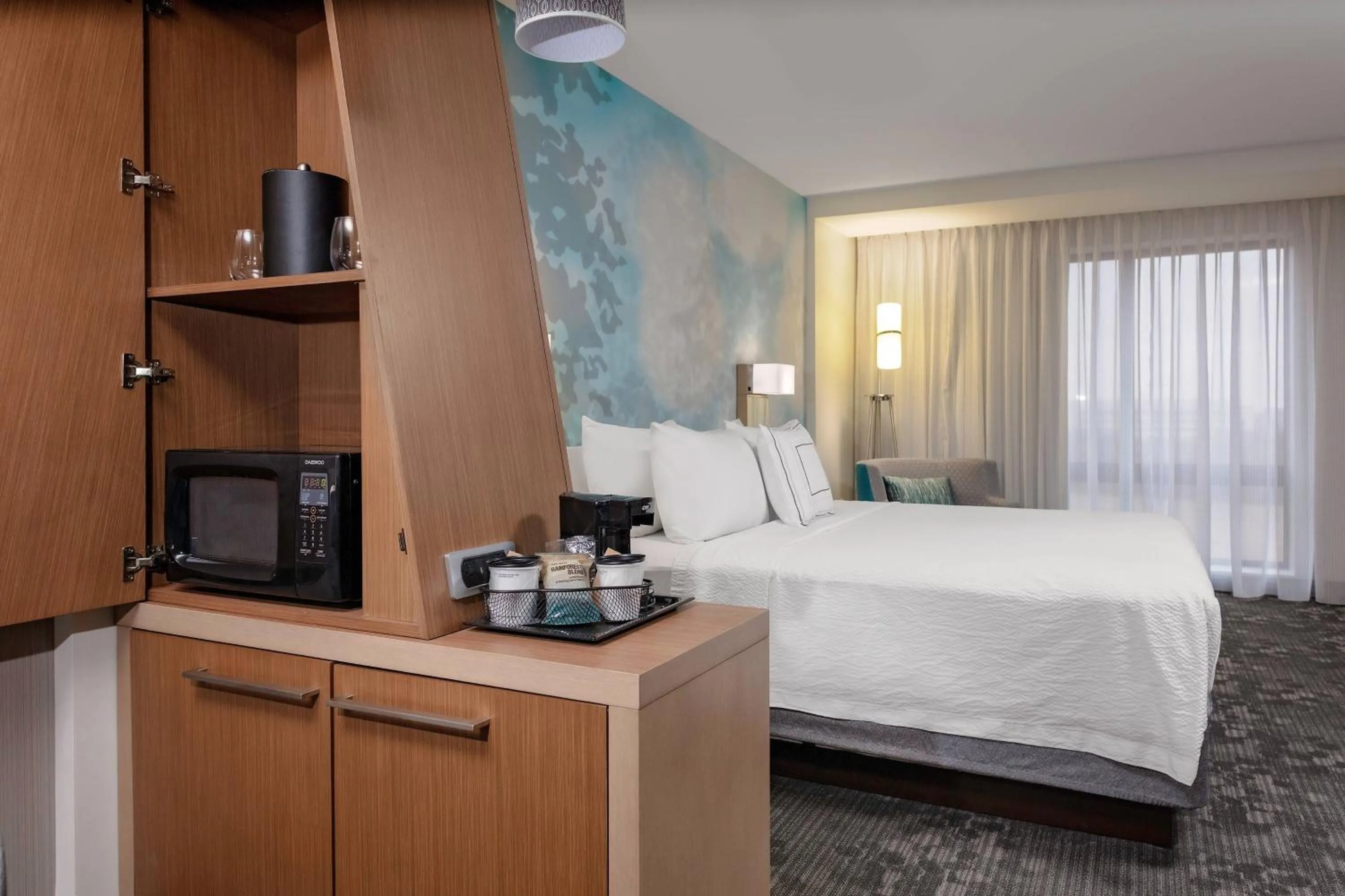 Photo of the whole room, Bed in Courtyard Cincinnati Mason