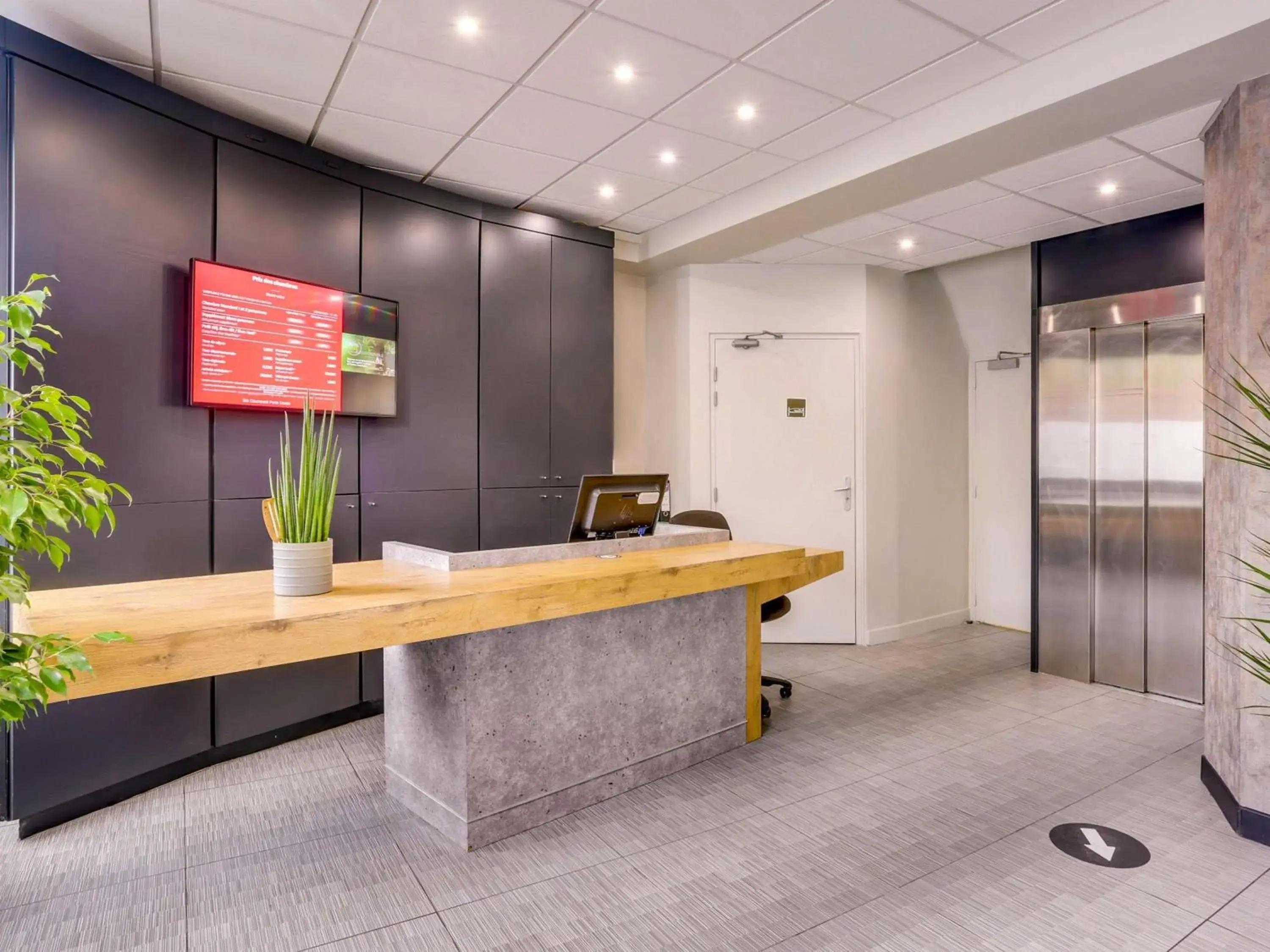 Property building in ibis Daumesnil Porte Doree Property building in ibis Daumesnil Porte Doree