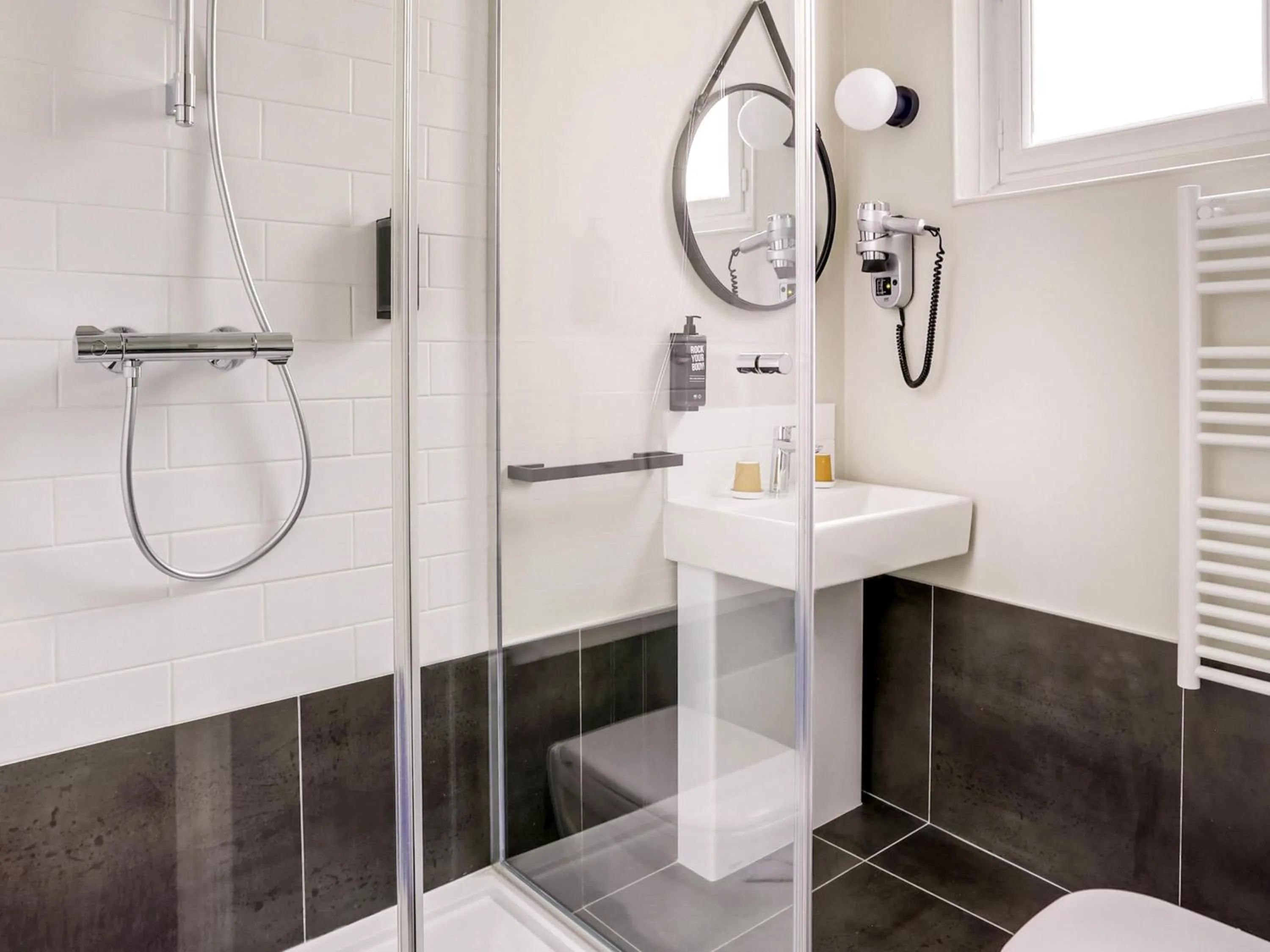 Bedroom in ibis Daumesnil Porte Doree