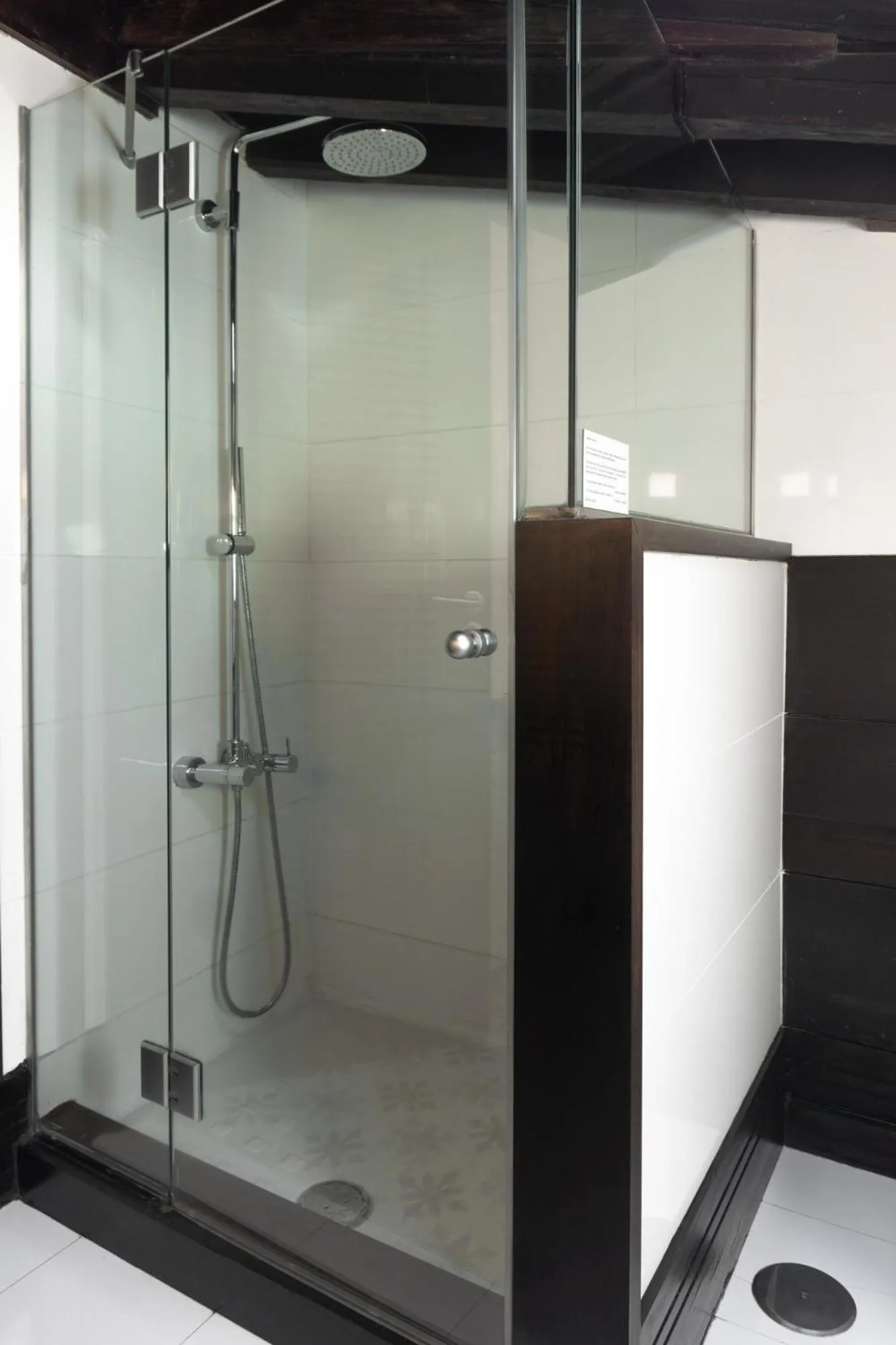 Shower in La Plaza