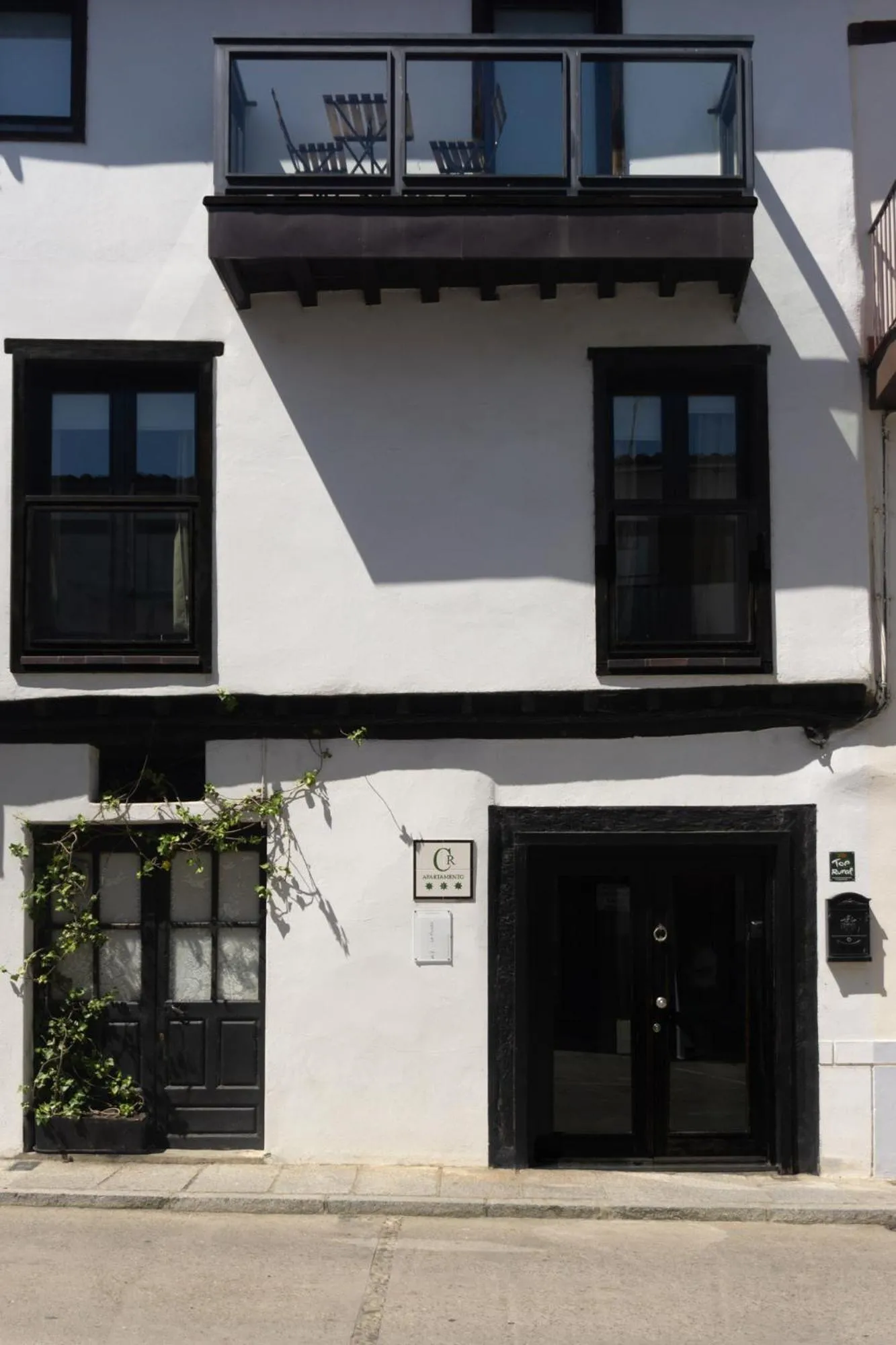 Property building in La Plaza