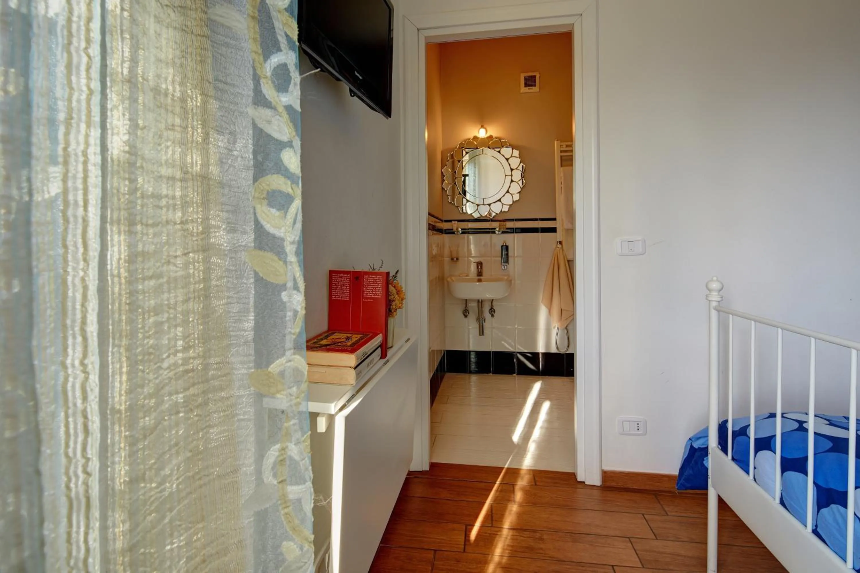 Photo of the whole room, Bed in Cento Passi dal Duomo B&B