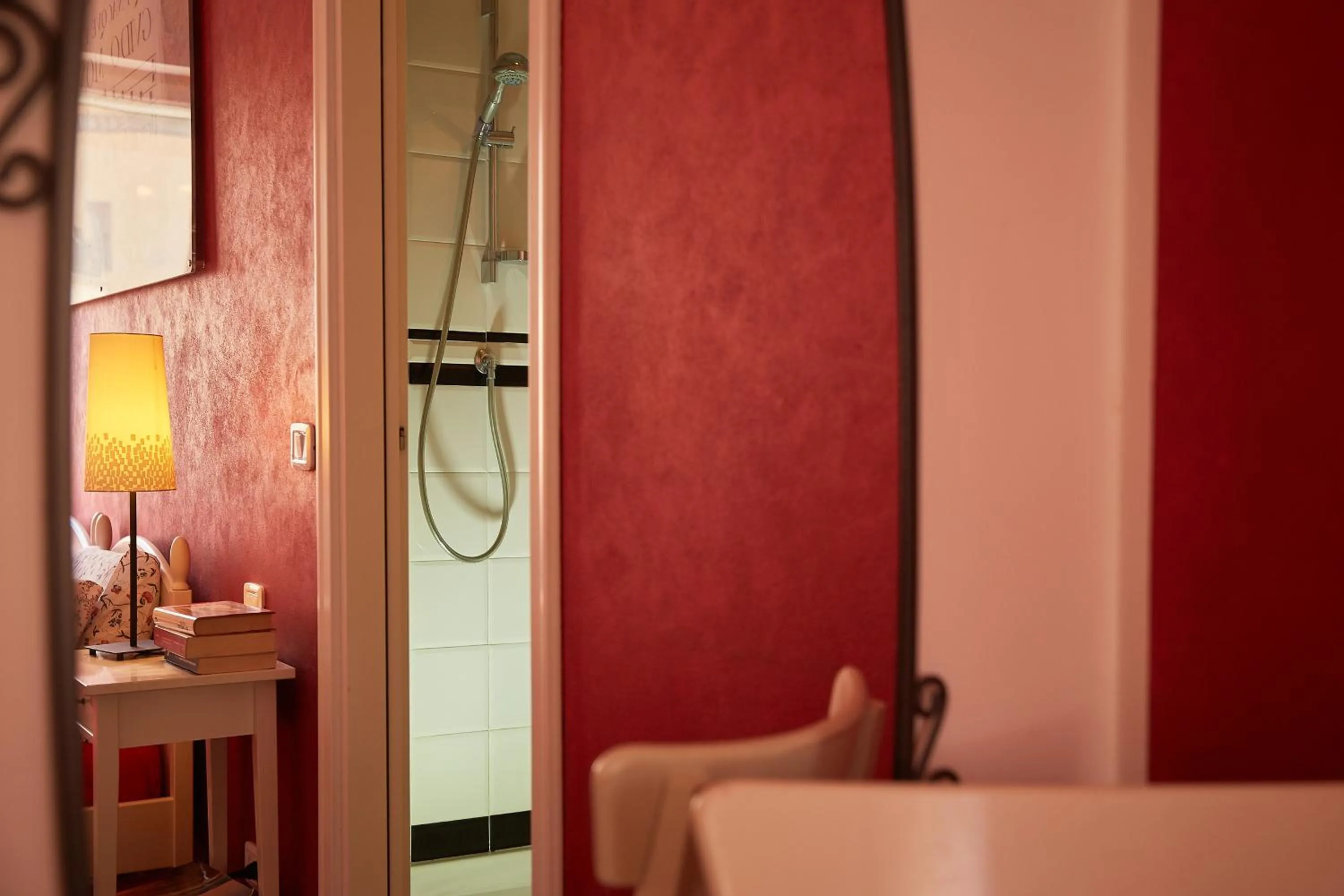 Decorative detail in Cento Passi dal Duomo B&B