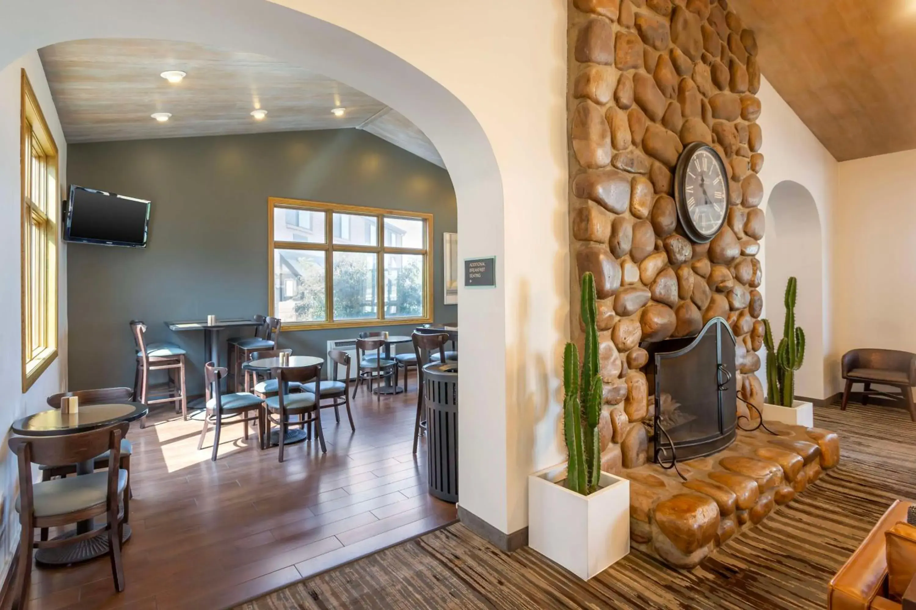 Lobby or reception in Best Western PLUS Cotton Tree Inn Lobby or reception in Best Western PLUS Cotton Tree Inn