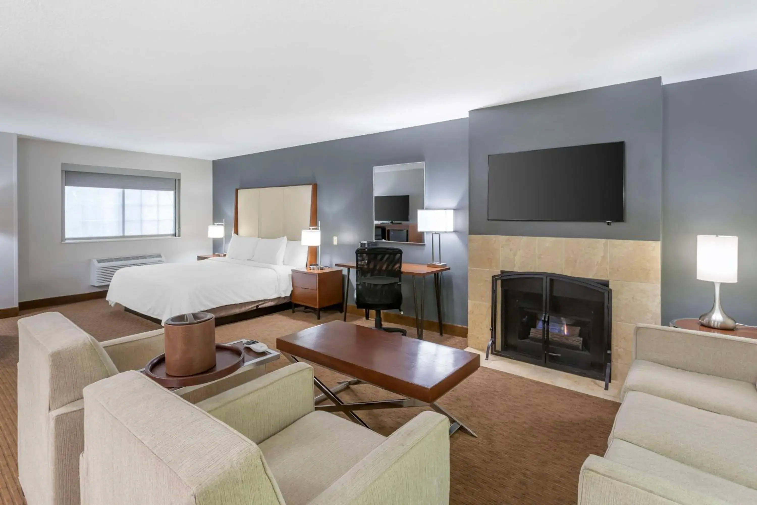 Bedroom in Best Western PLUS Cotton Tree Inn Bedroom in Best Western PLUS Cotton Tree Inn