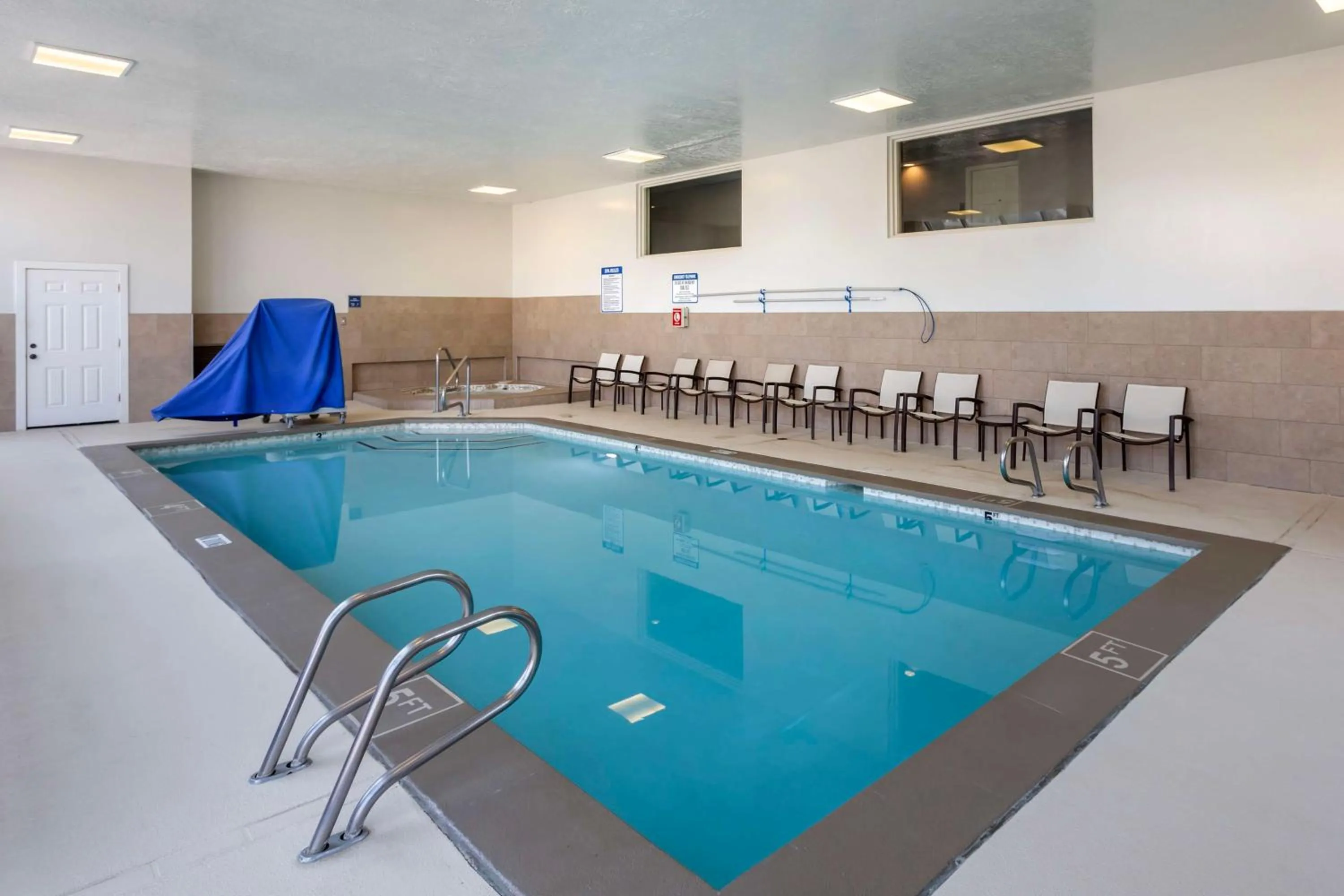 Pool view in Best Western PLUS Cotton Tree Inn