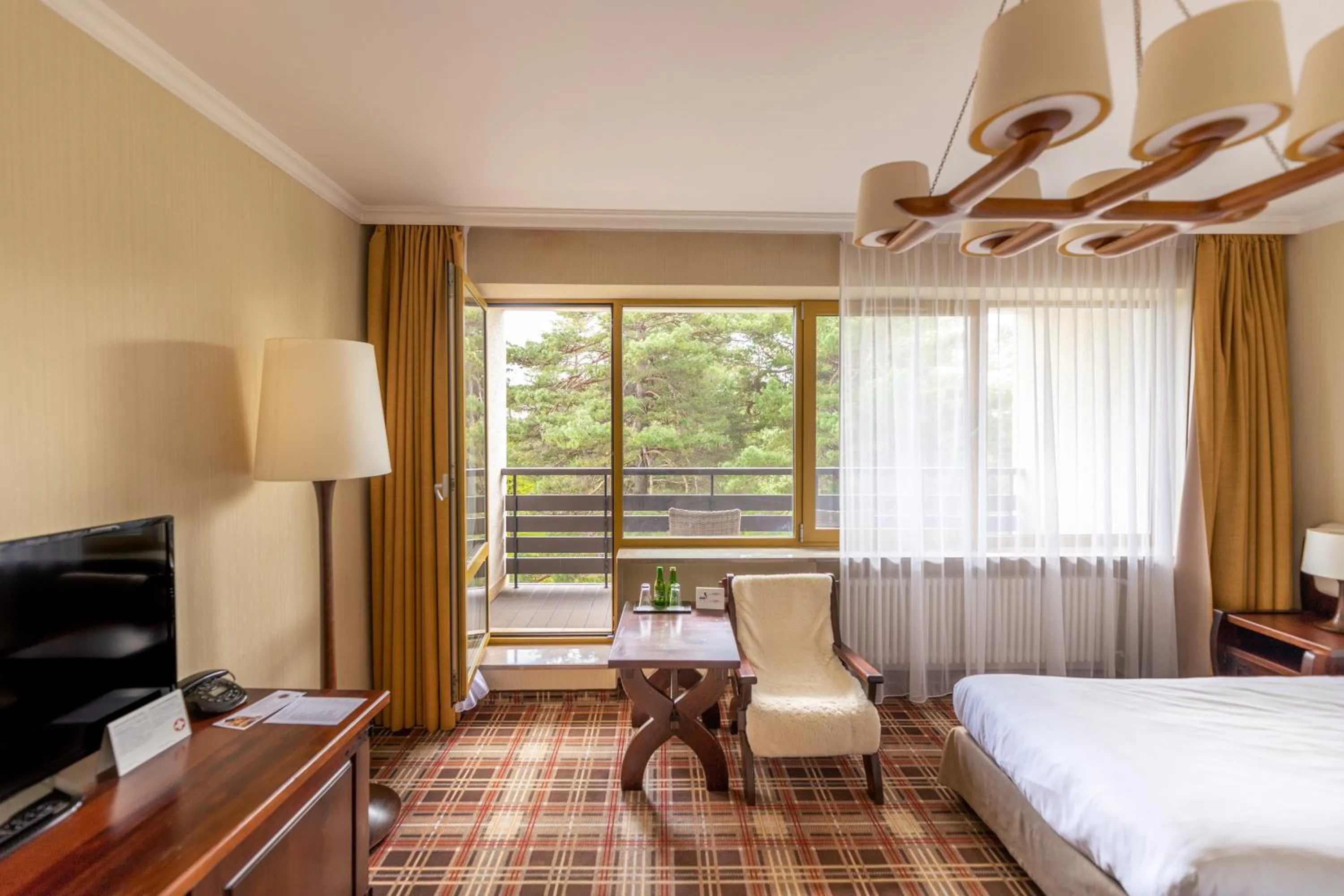 Seating area, Bed in Hotel Arłamów