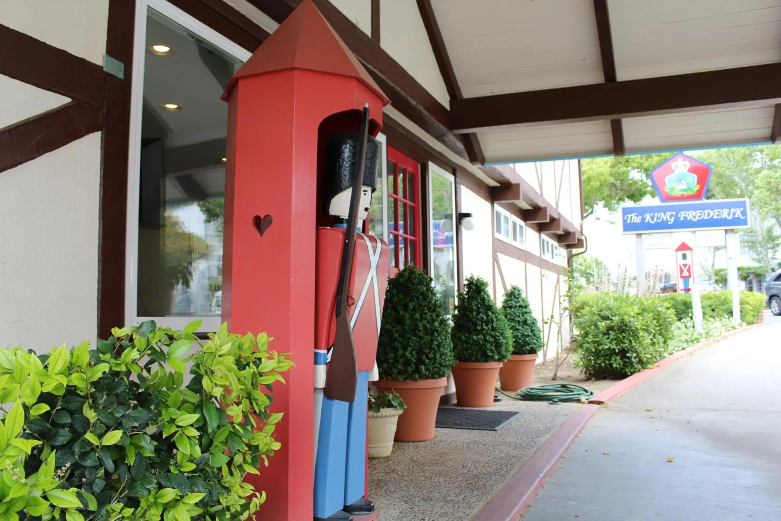 Facade/entrance in King Frederik Inn Facade/entrance in King Frederik Inn