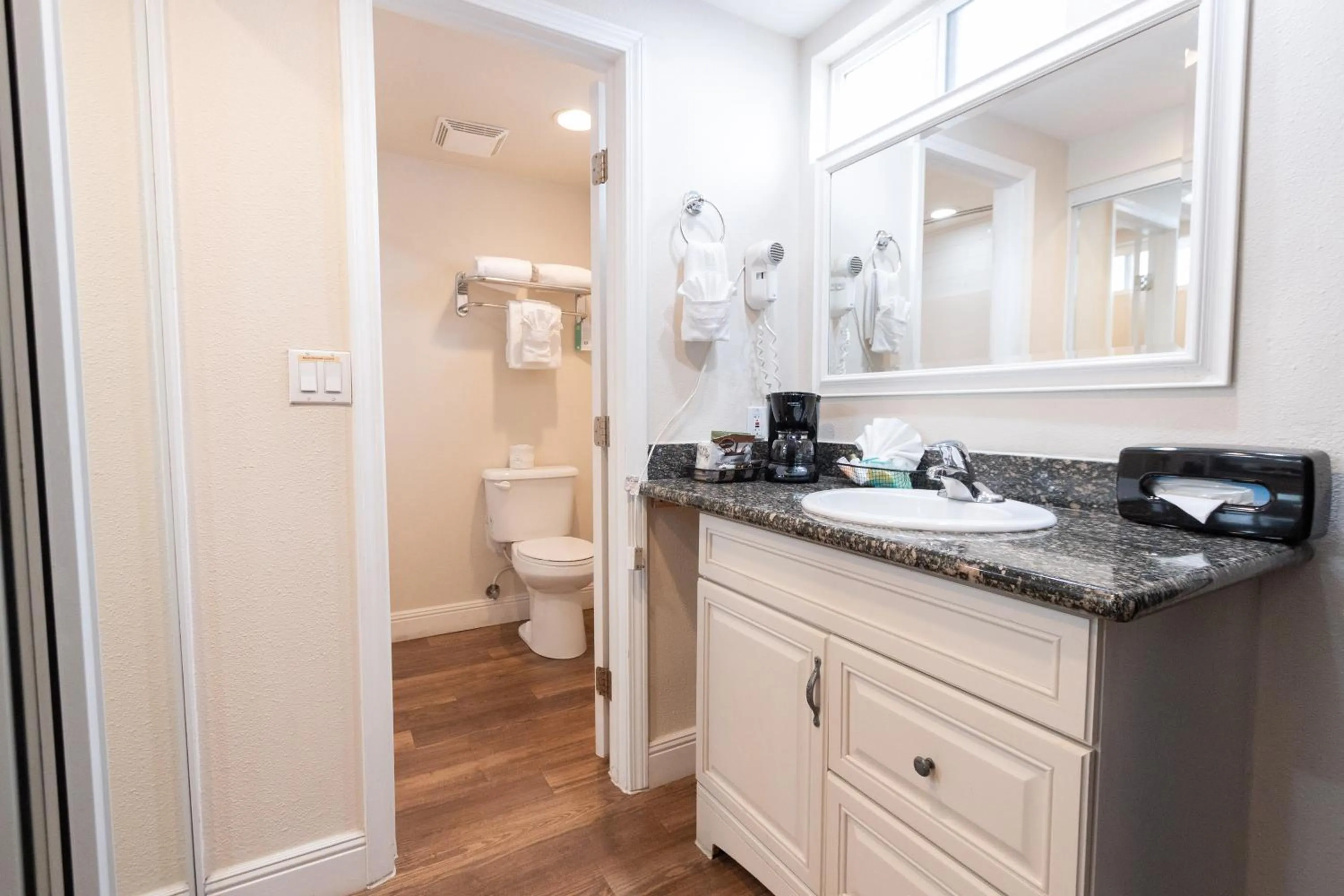 Bathroom in King Frederik Inn