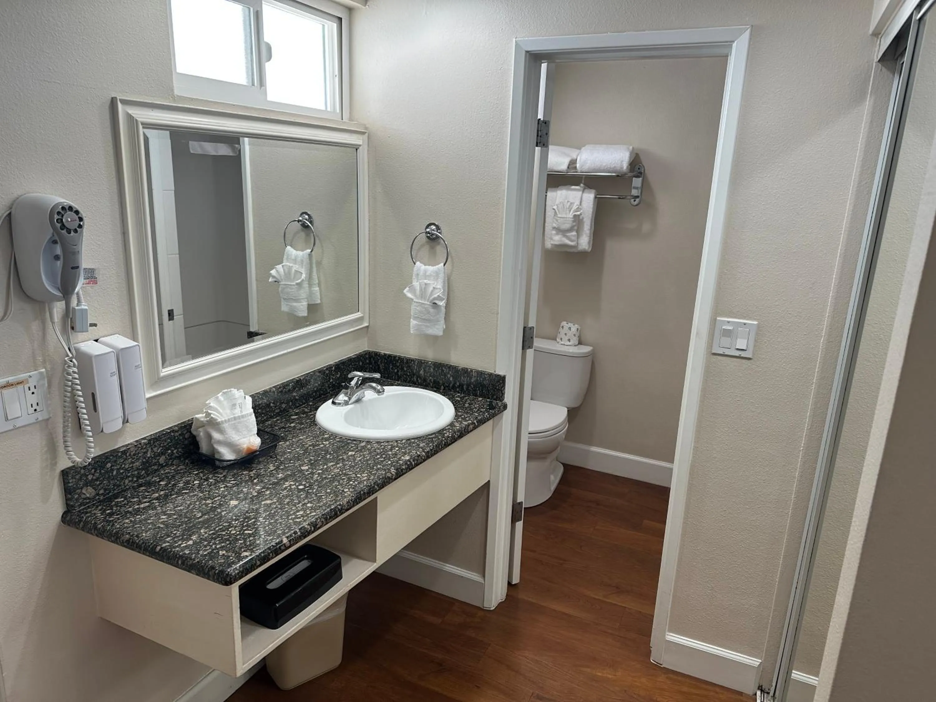 Bathroom in King Frederik Inn