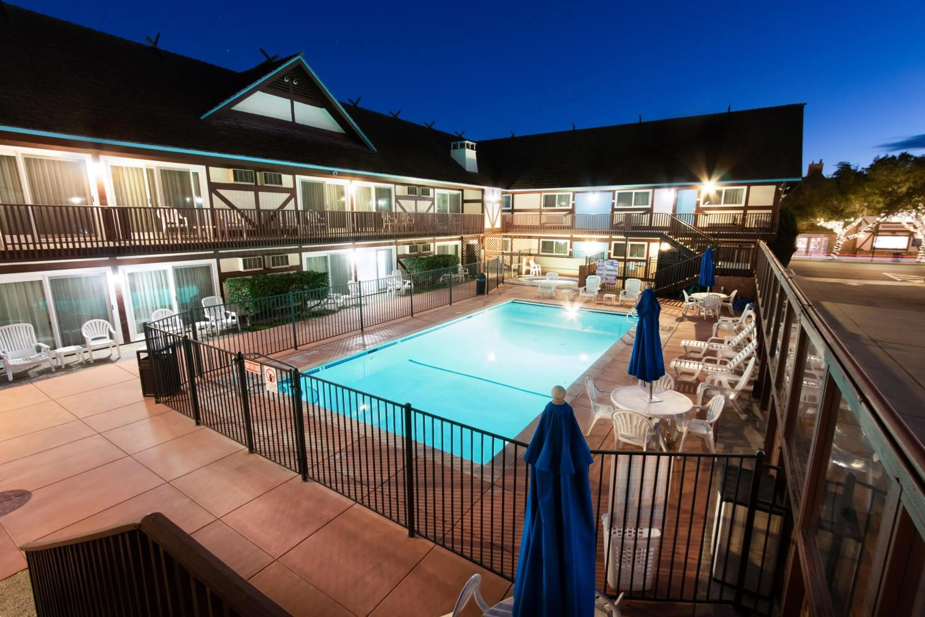 Pool view in King Frederik Inn