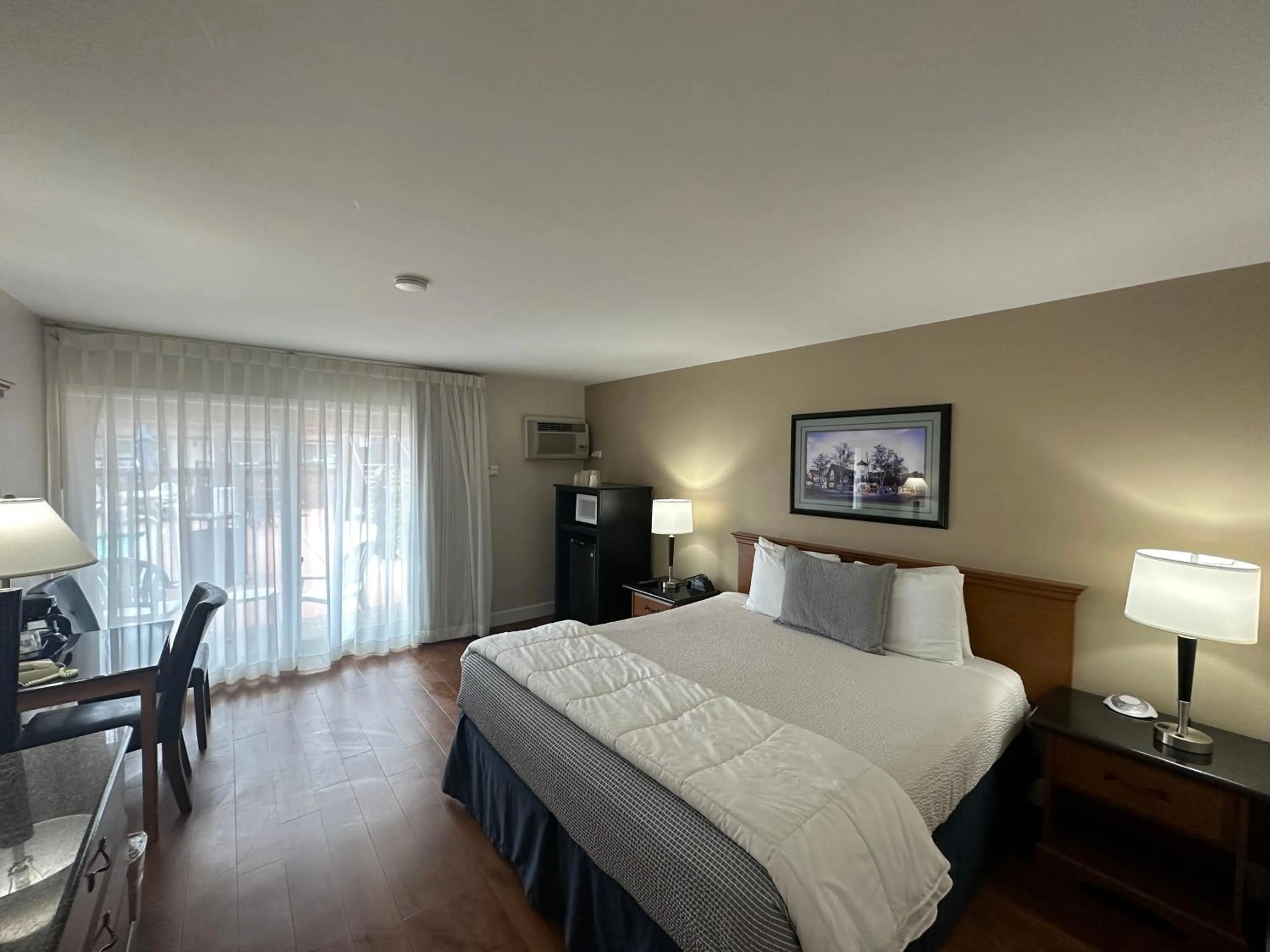 Bedroom, Bed in King Frederik Inn