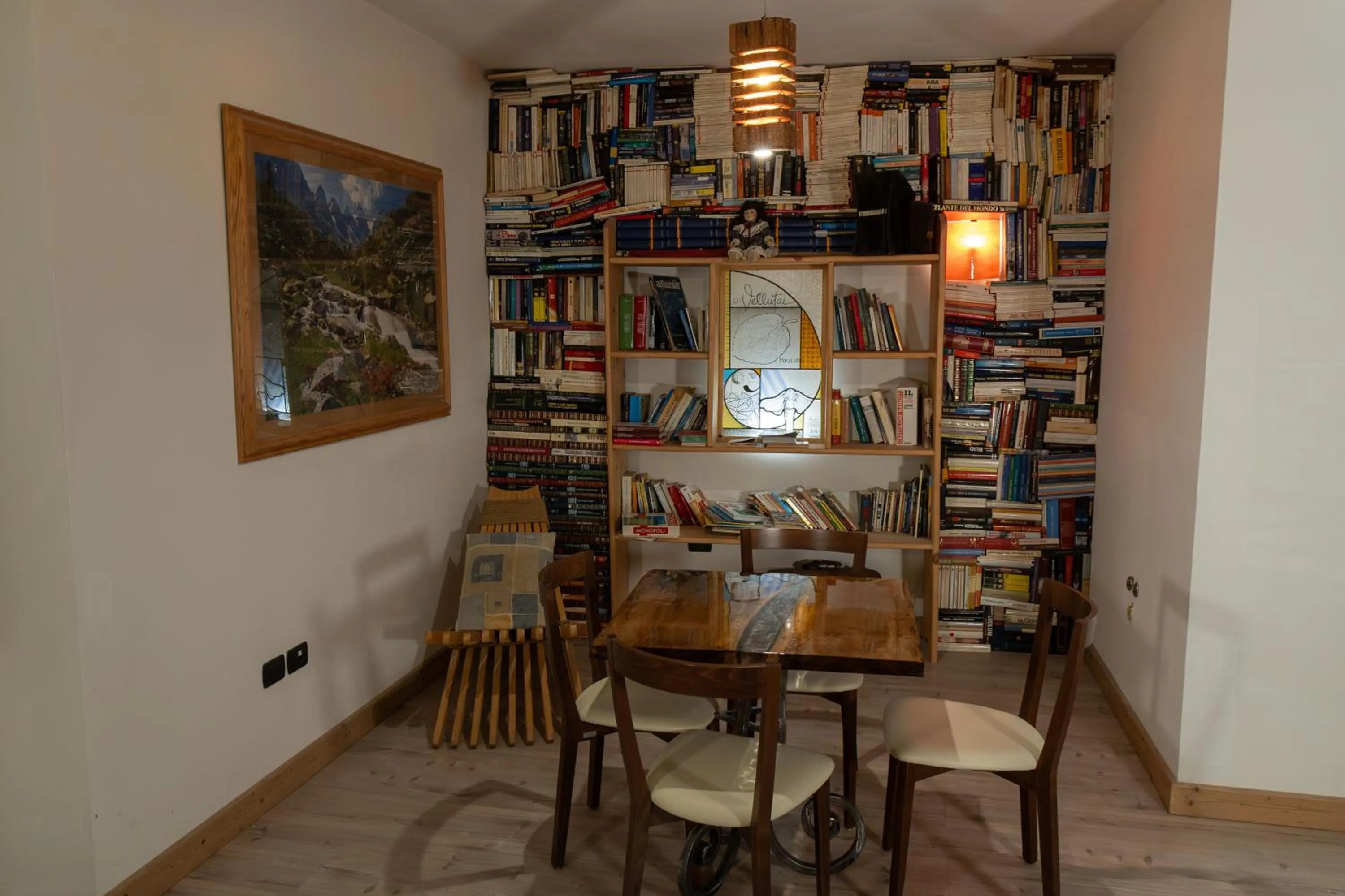 Library in Ai Vellutai