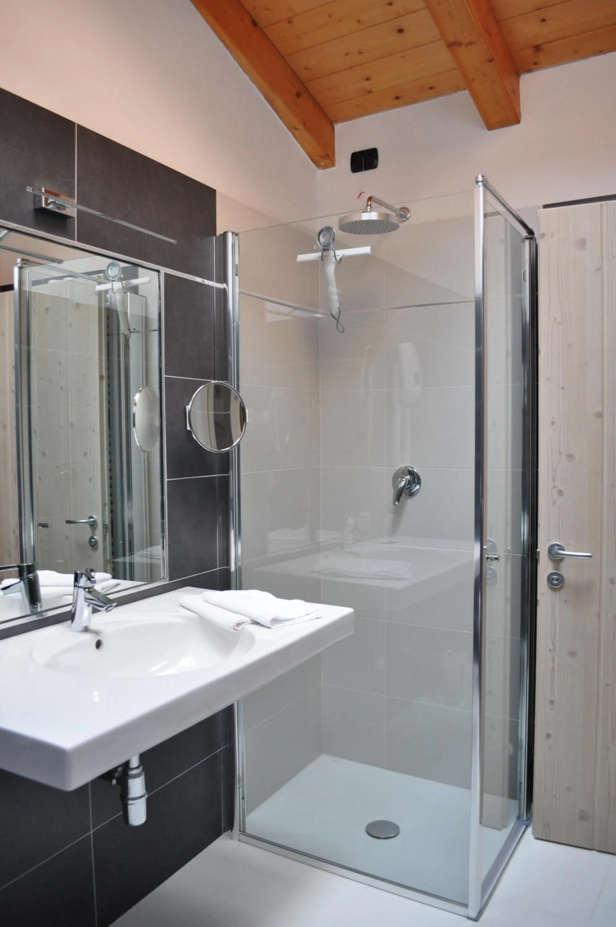 Bathroom in Ai Vellutai