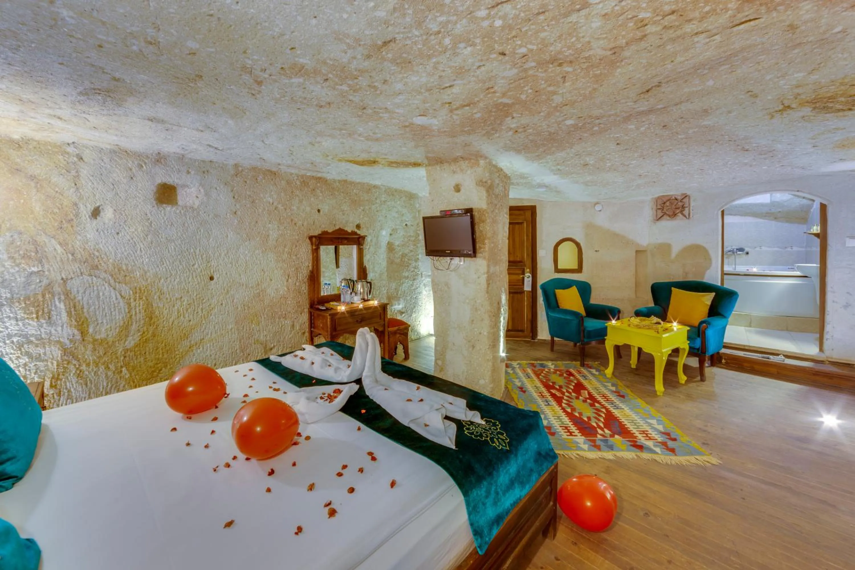Photo of the whole room, Bed in Cappadocia Abras Cave Hotel
