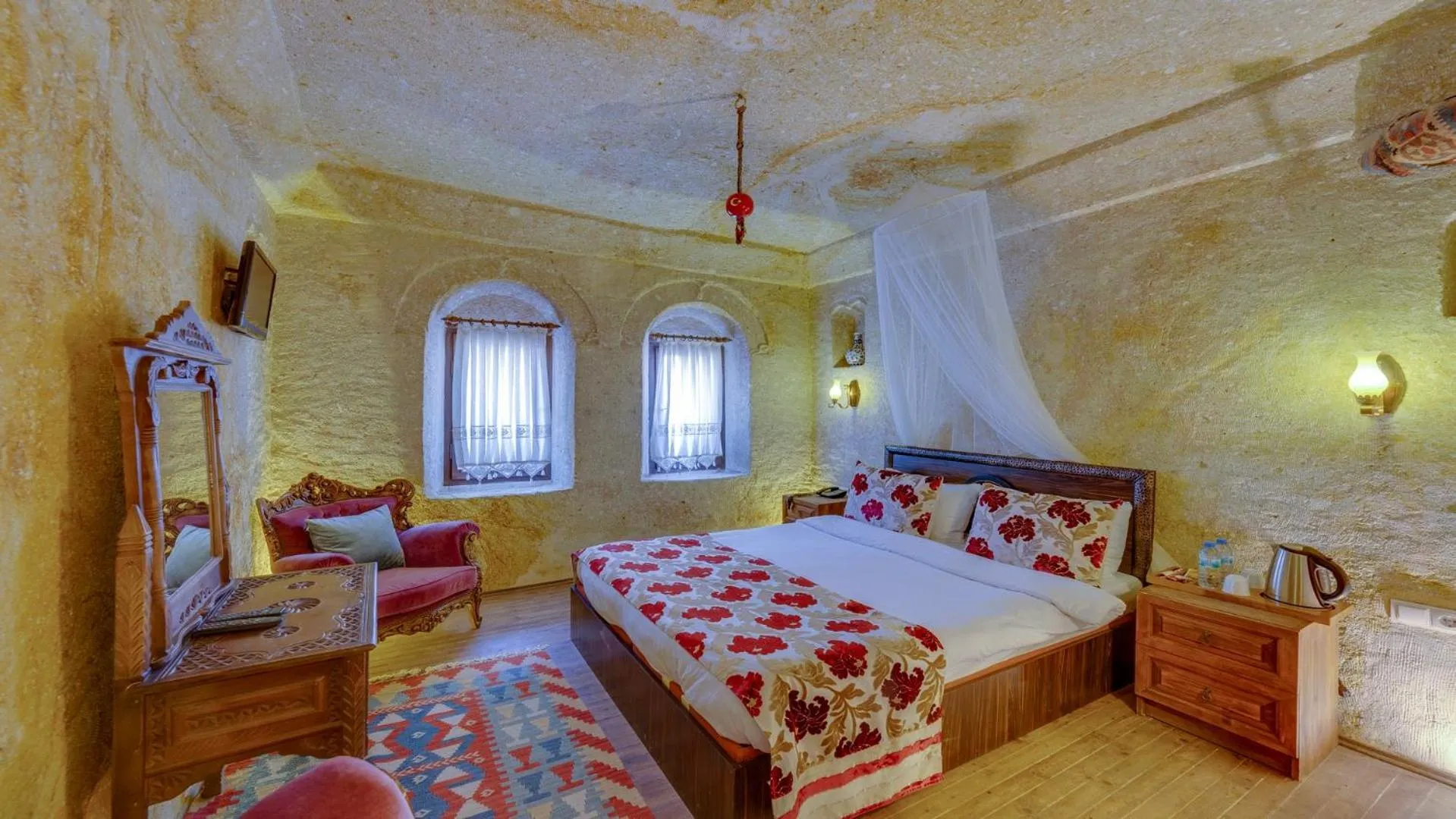 Photo of the whole room, Bed in Cappadocia Abras Cave Hotel