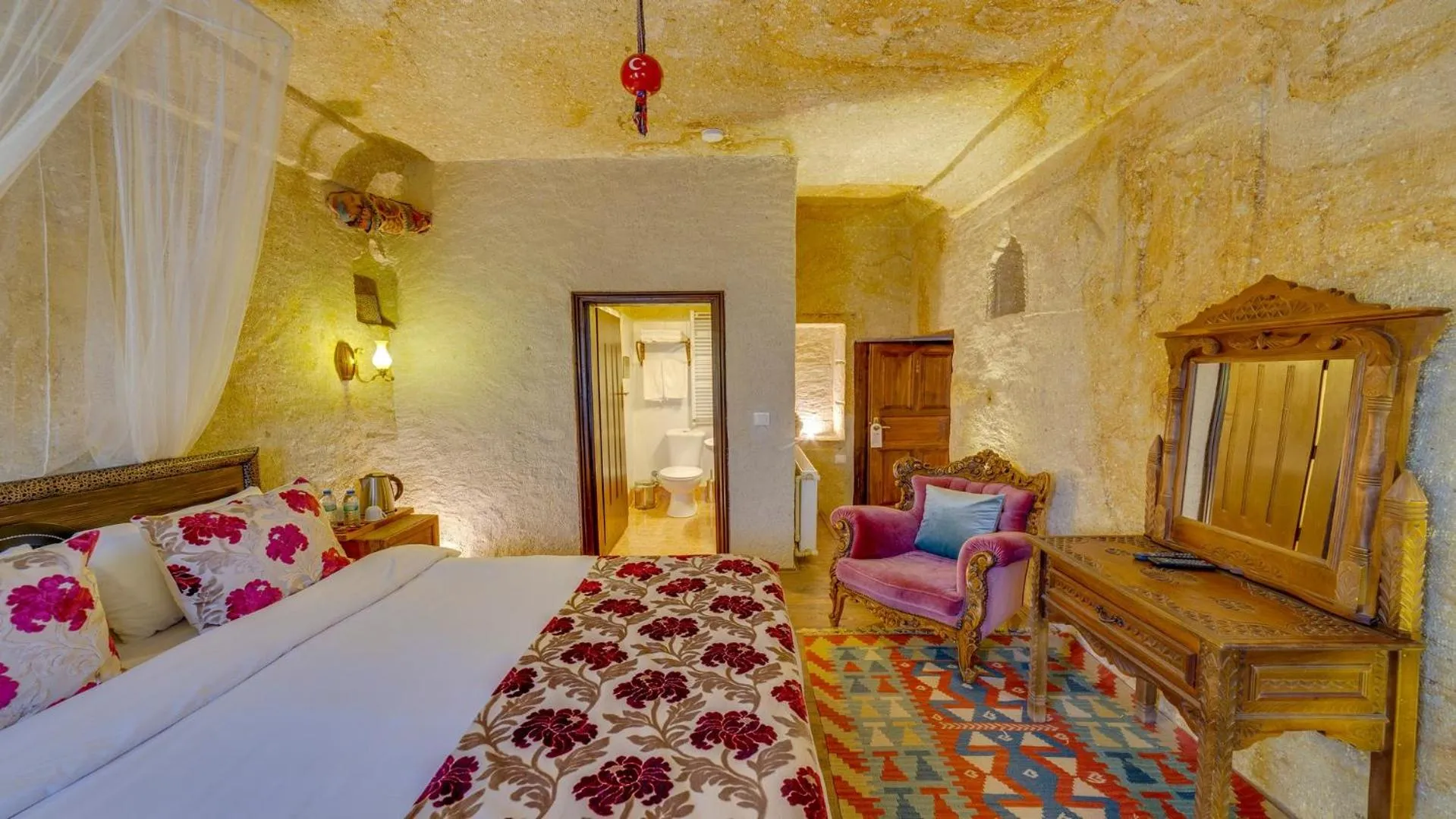 Photo of the whole room, Bed in Cappadocia Abras Cave Hotel