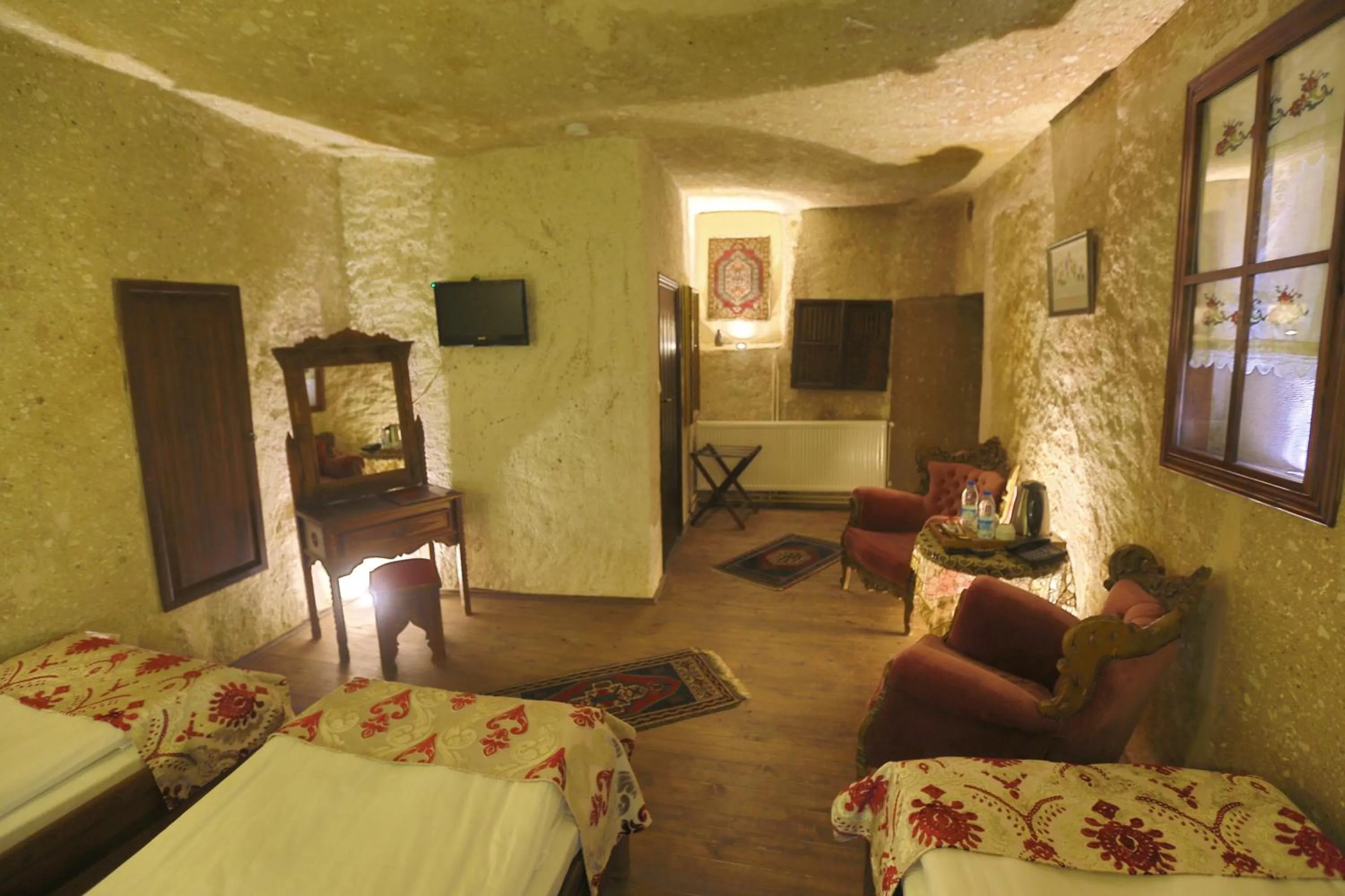 Photo of the whole room, Bed in Cappadocia Abras Cave Hotel
