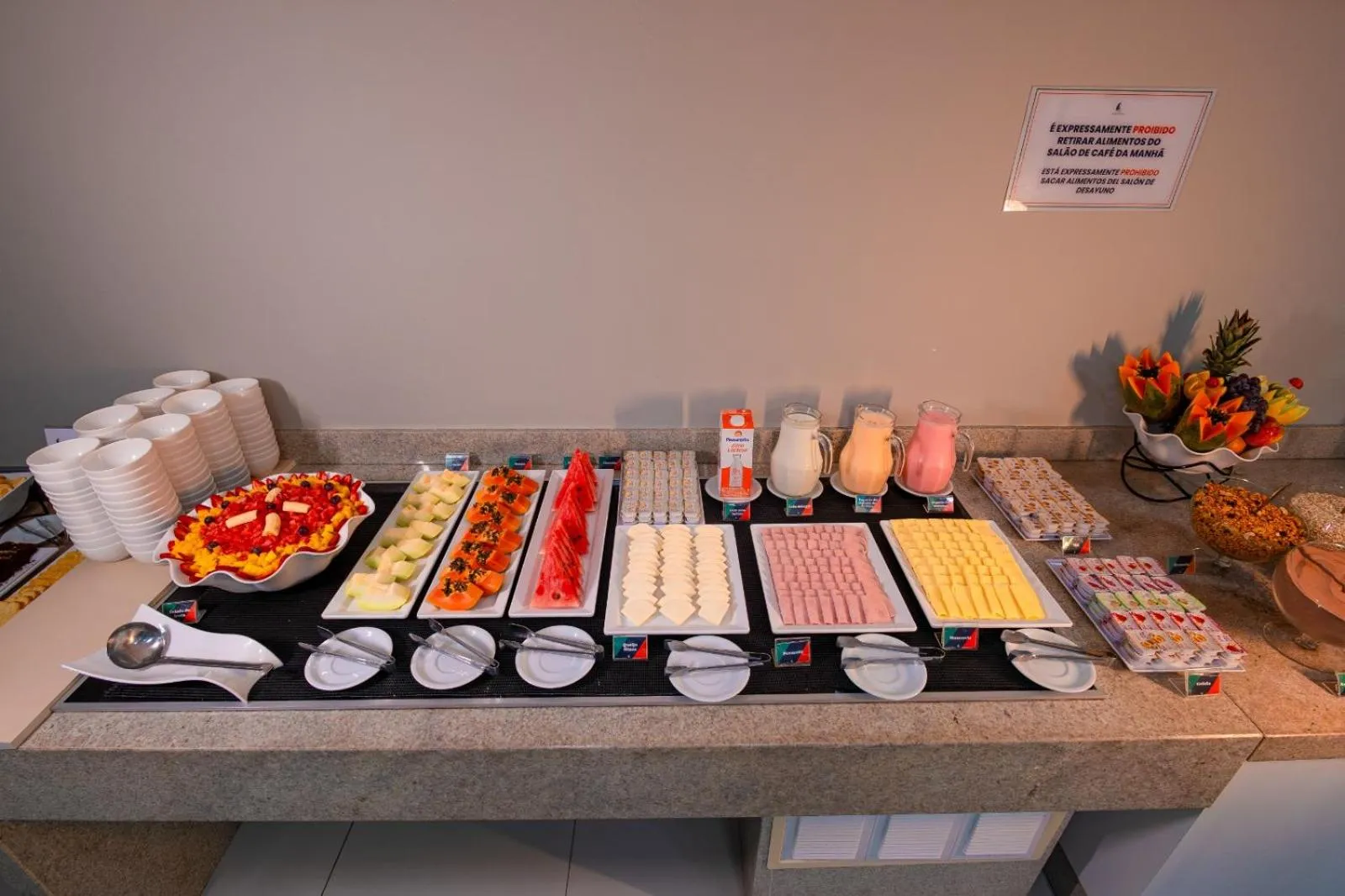 Buffet breakfast in Hotel Açores