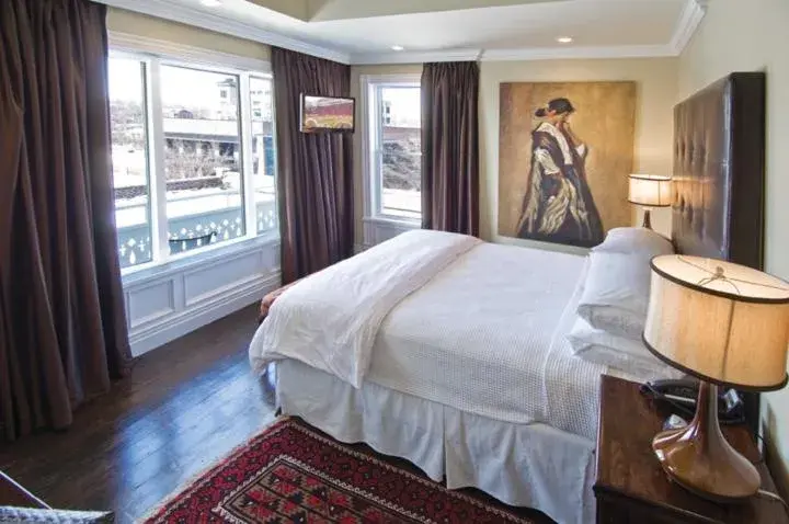 Superior King Room in Dickson Street Inn Superior King Room in Dickson Street Inn