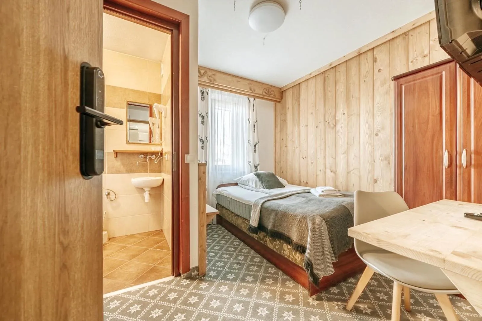 Photo of the whole room, Bed in Willa Swoboda Garden Spa