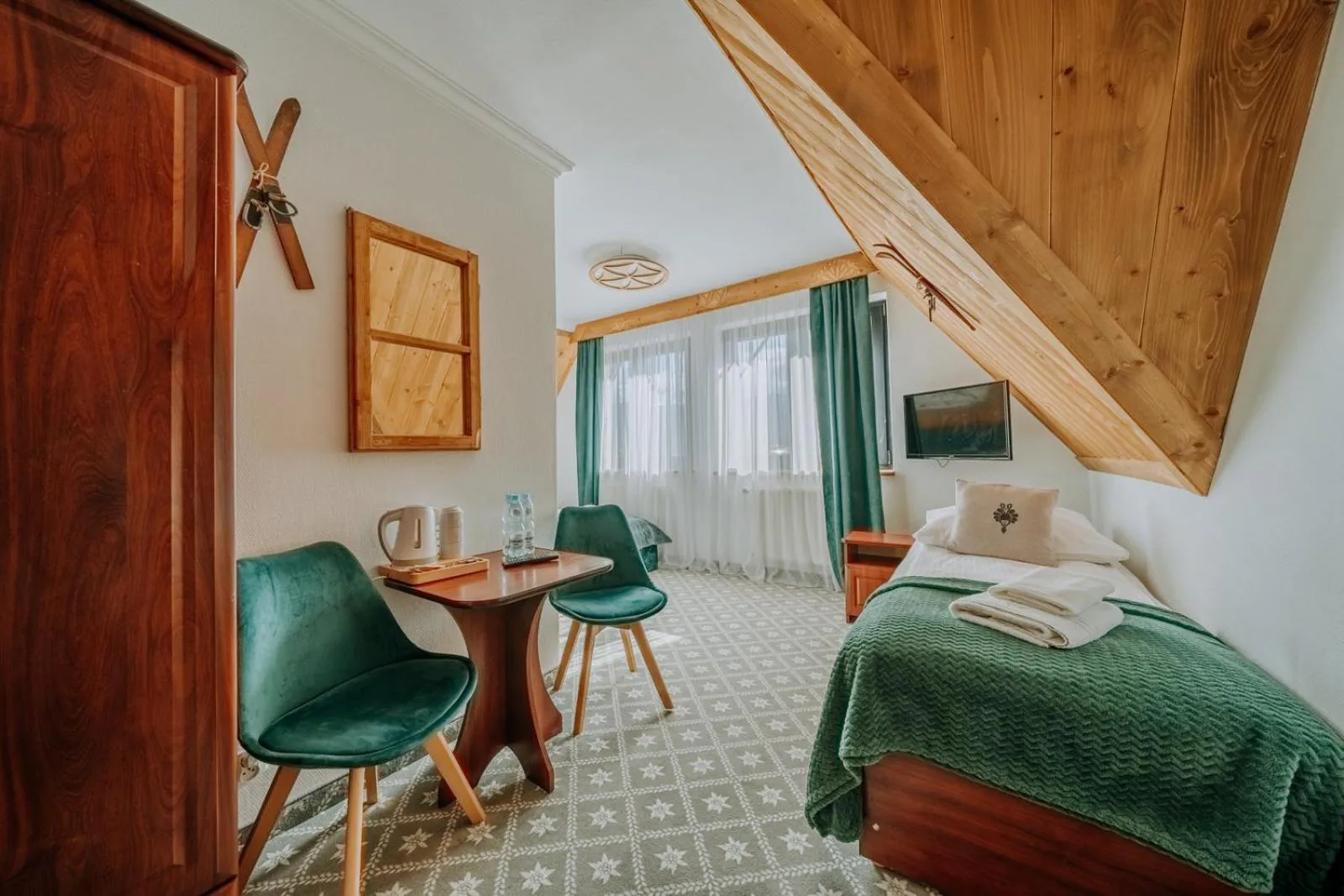 TV and multimedia, Bed in Willa Swoboda Garden Spa