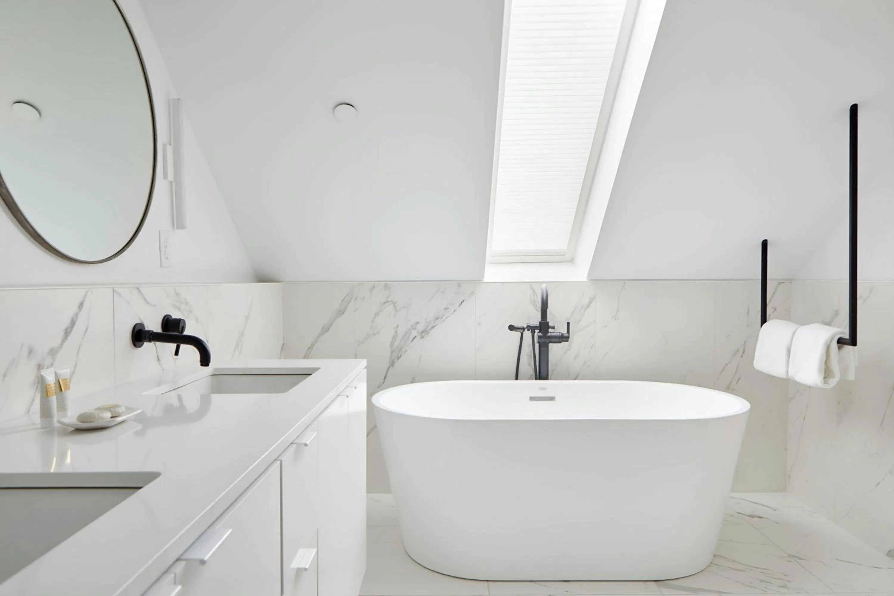 Bathroom in Sonder by Marriott Bonvoy Gravier Place Apartments Medical