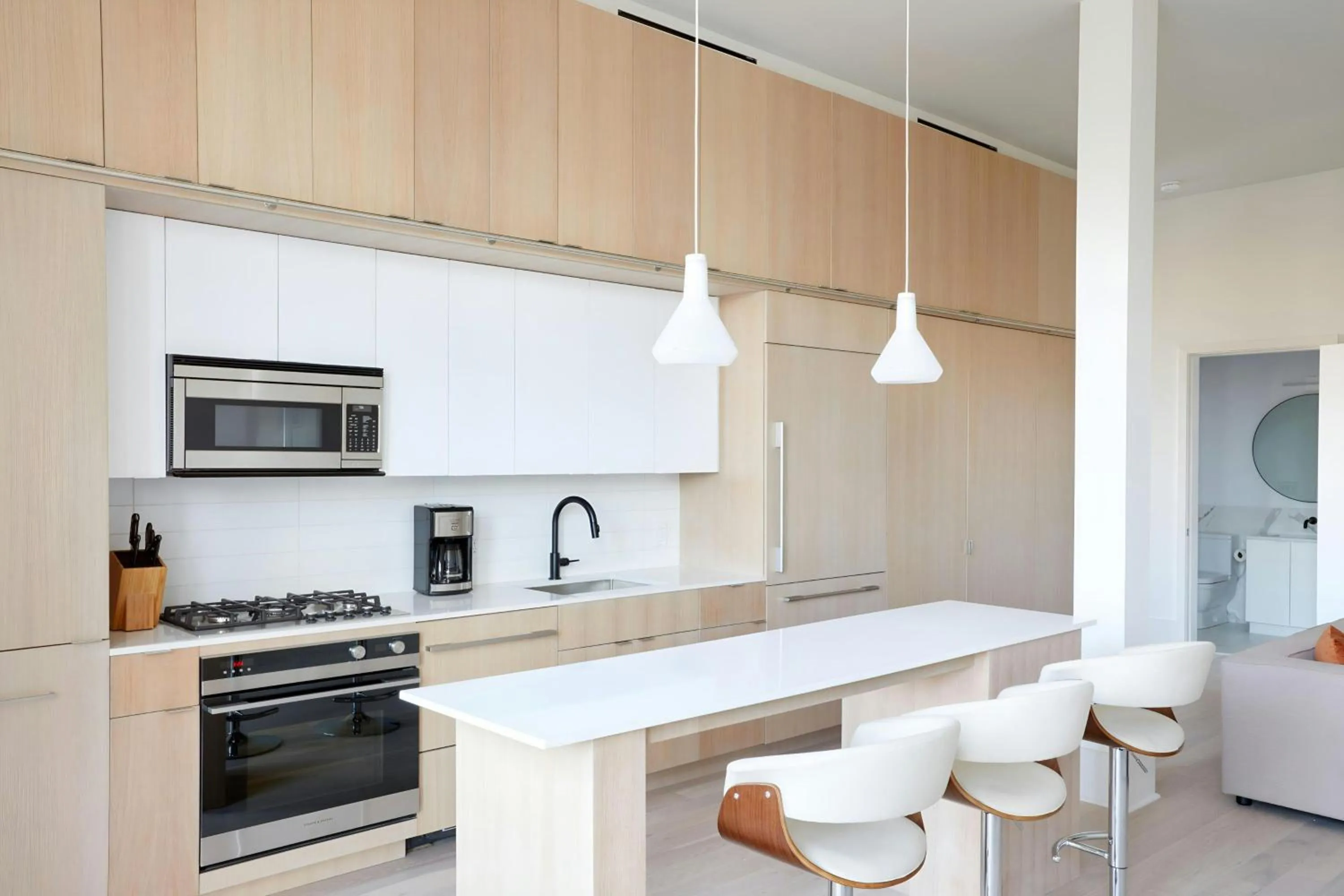 Lounge or bar in Sonder by Marriott Bonvoy Gravier Place Apartments Medical