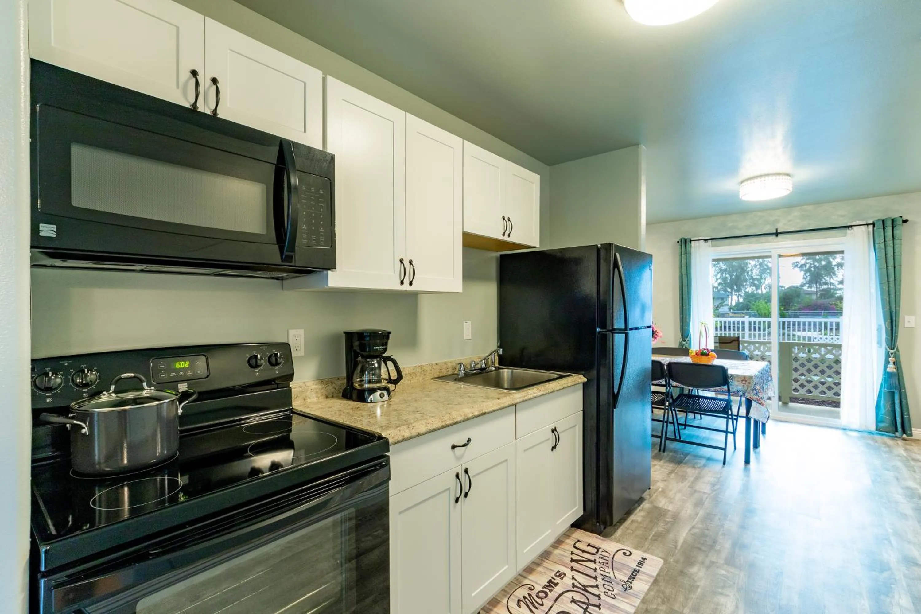 Kitchen or kitchenette in Ocean Breeze Inn