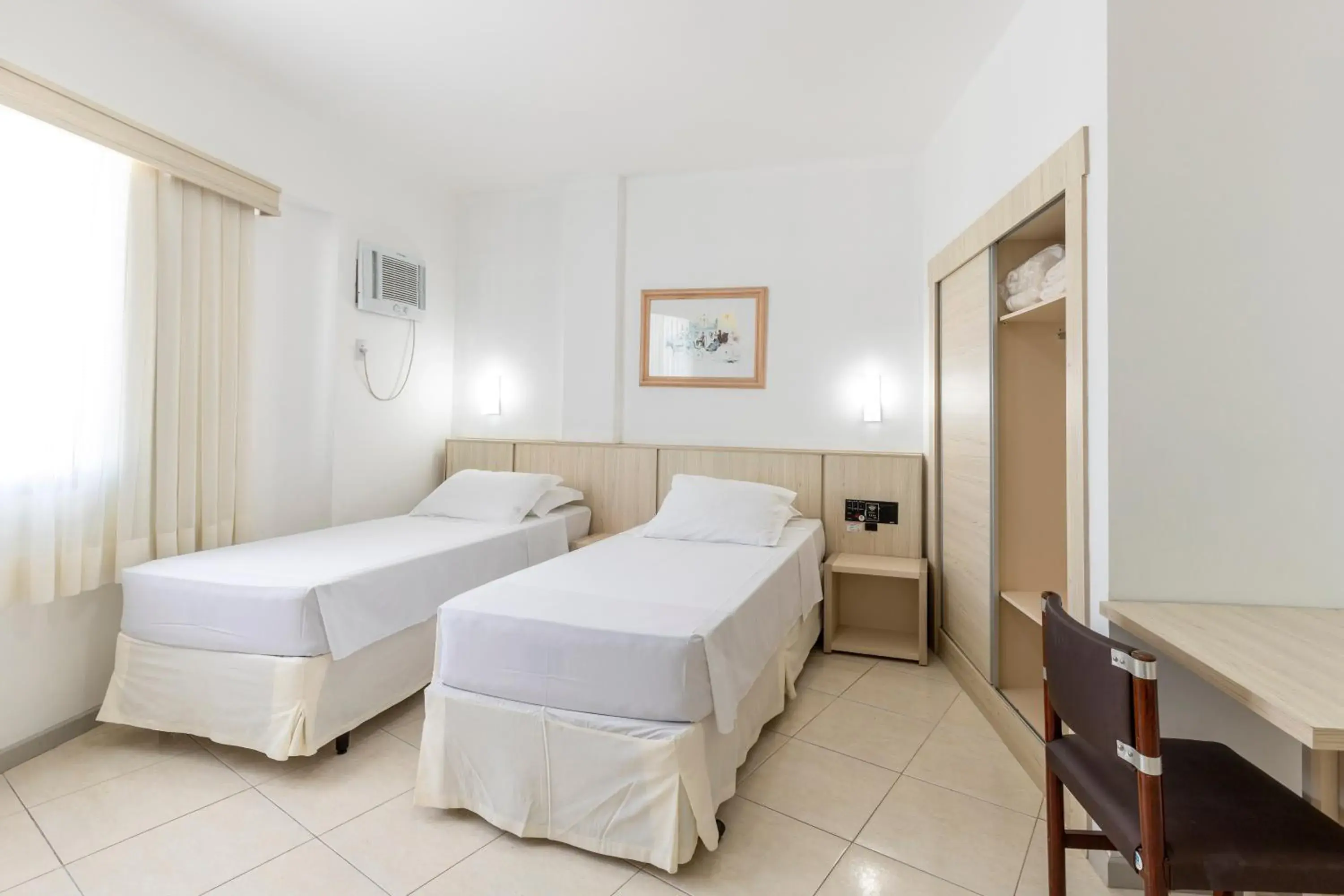 Bedroom, Bed in Hotel Ilha da Madeira Bedroom, Bed in Hotel Ilha da Madeira