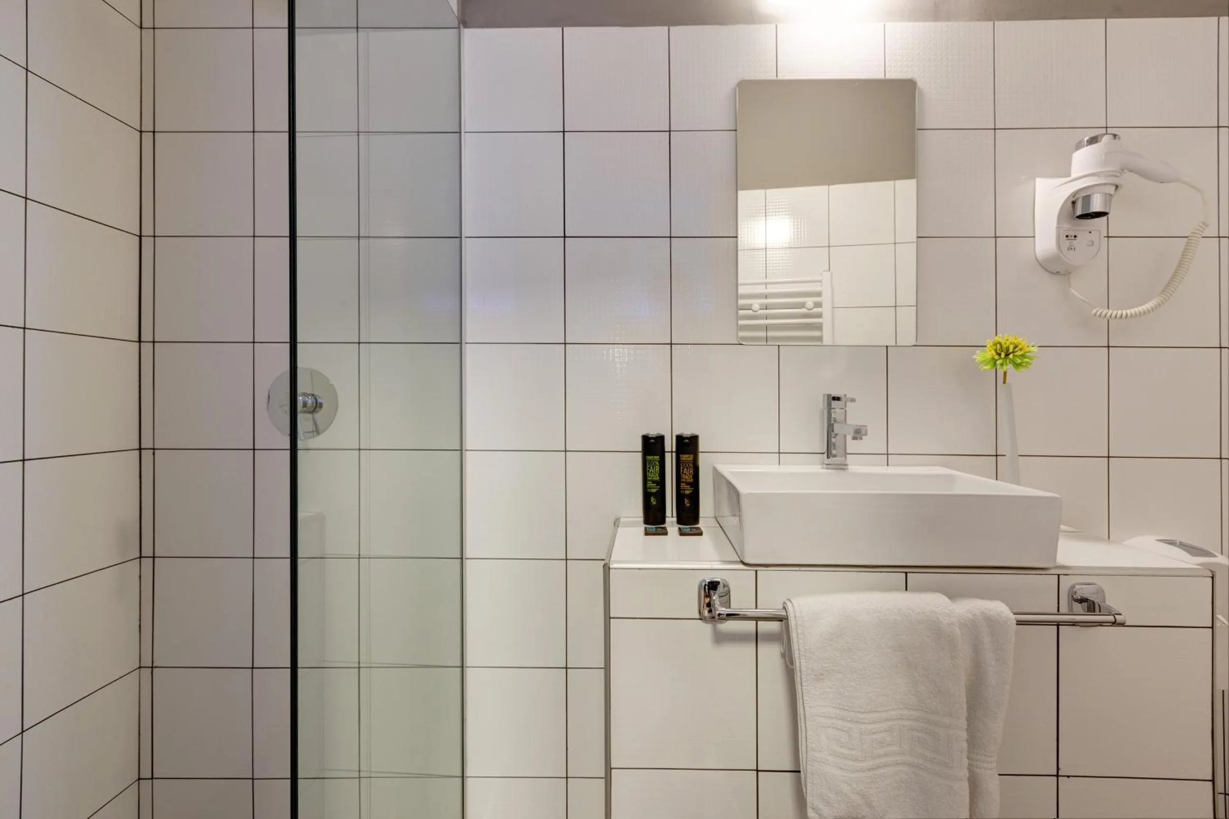 Bathroom in Colors Ladadika Thessaloniki