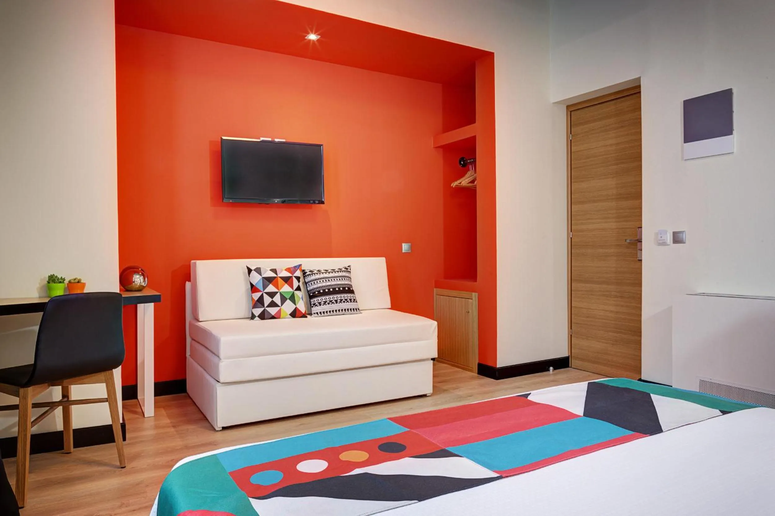 Photo of the whole room, Bed in Colors Ladadika Thessaloniki