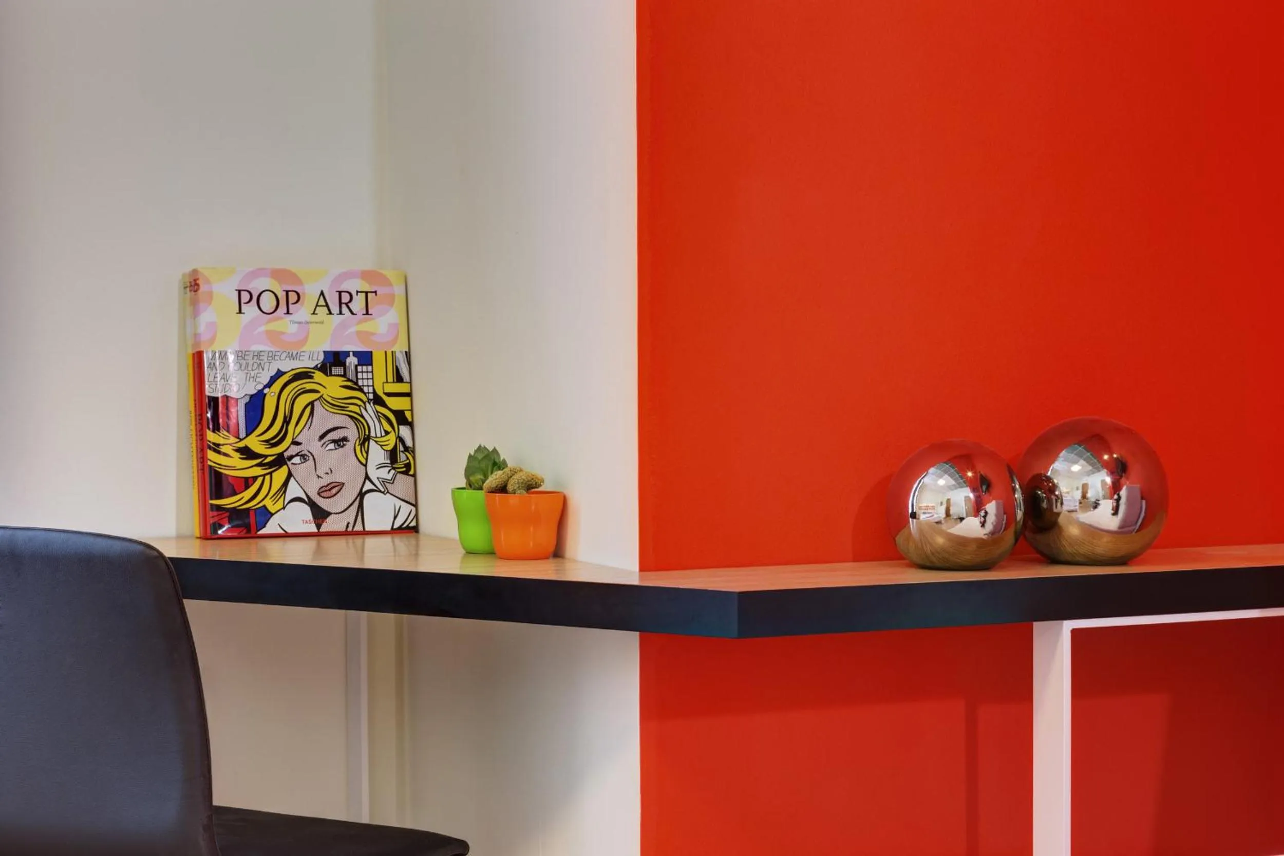 Decorative detail in Colors Ladadika Thessaloniki