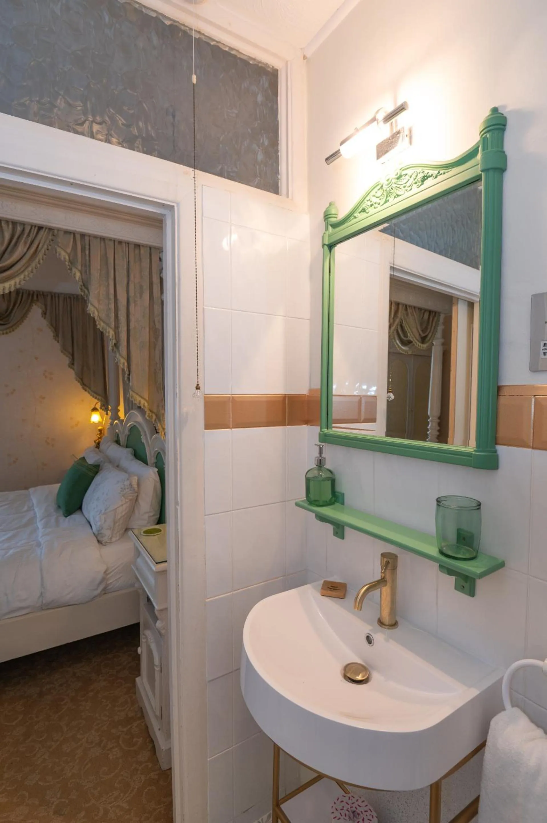 Bathroom, Bed in Enchanted Manor