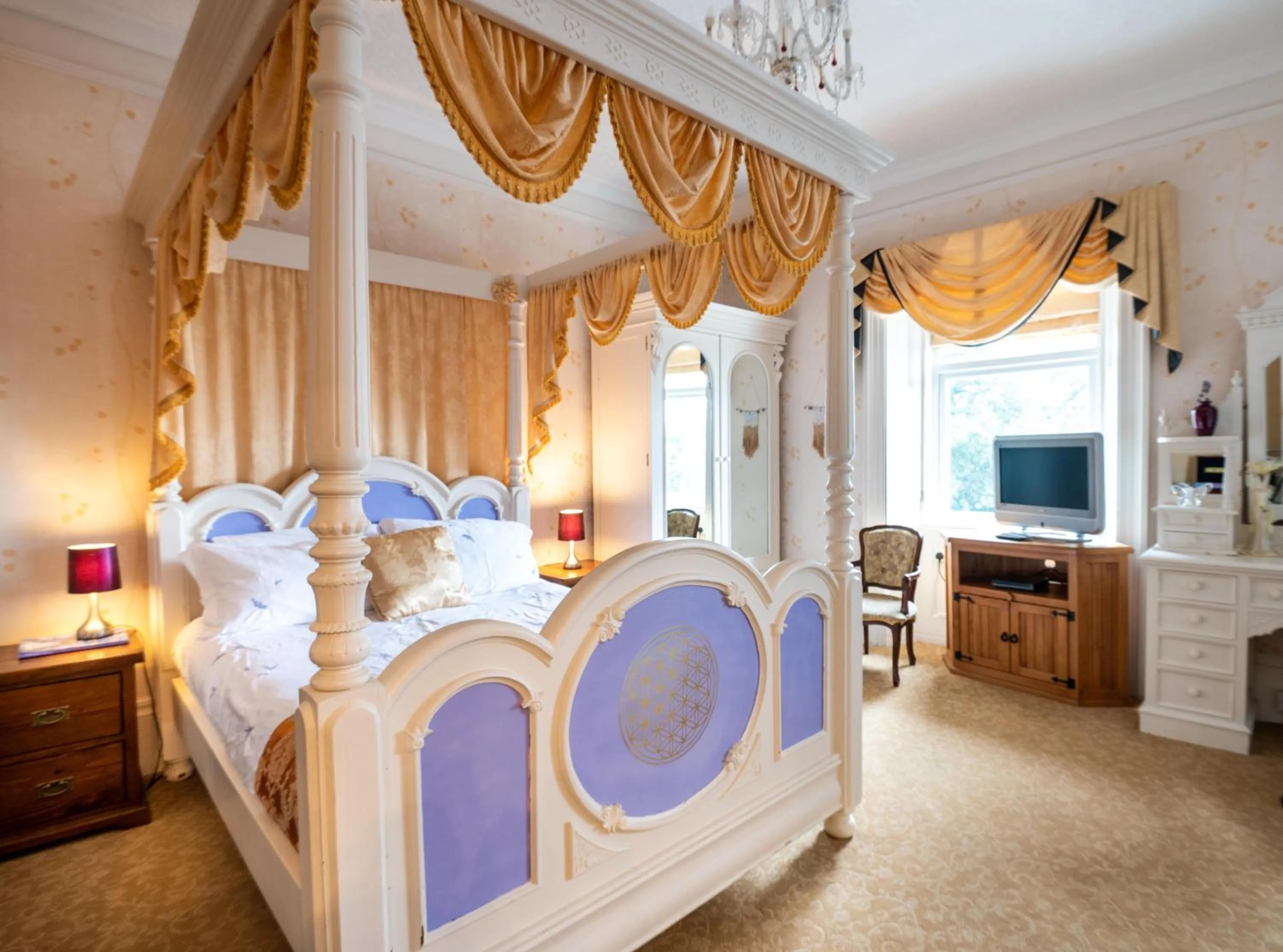 Bedroom, Bed in Enchanted Manor