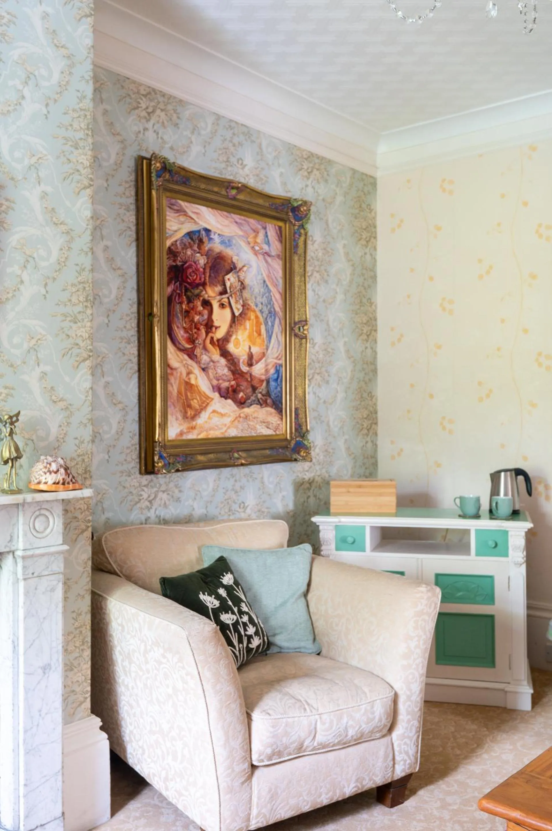 Living room in Enchanted Manor