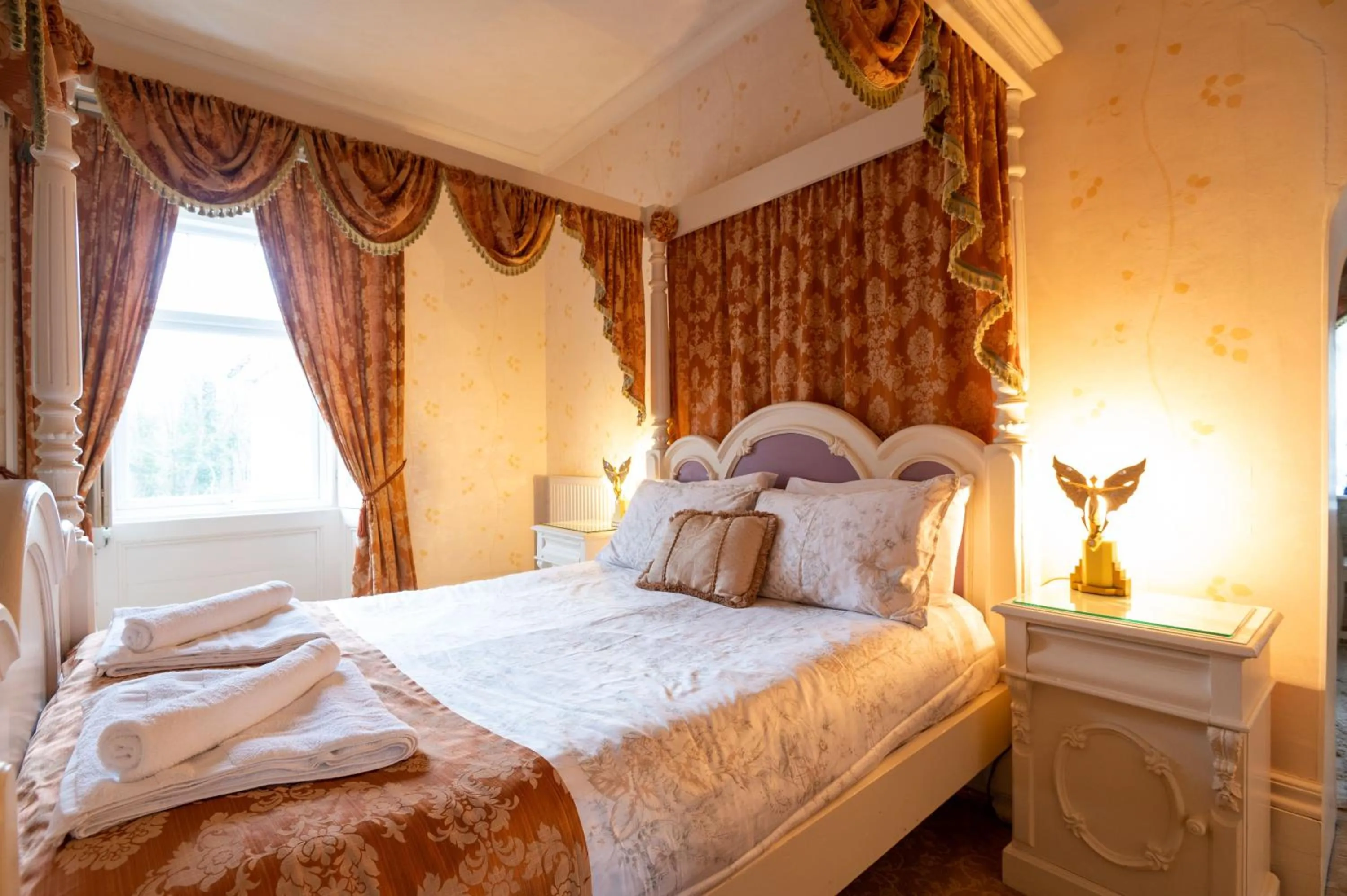 Bedroom, Bed in Enchanted Manor