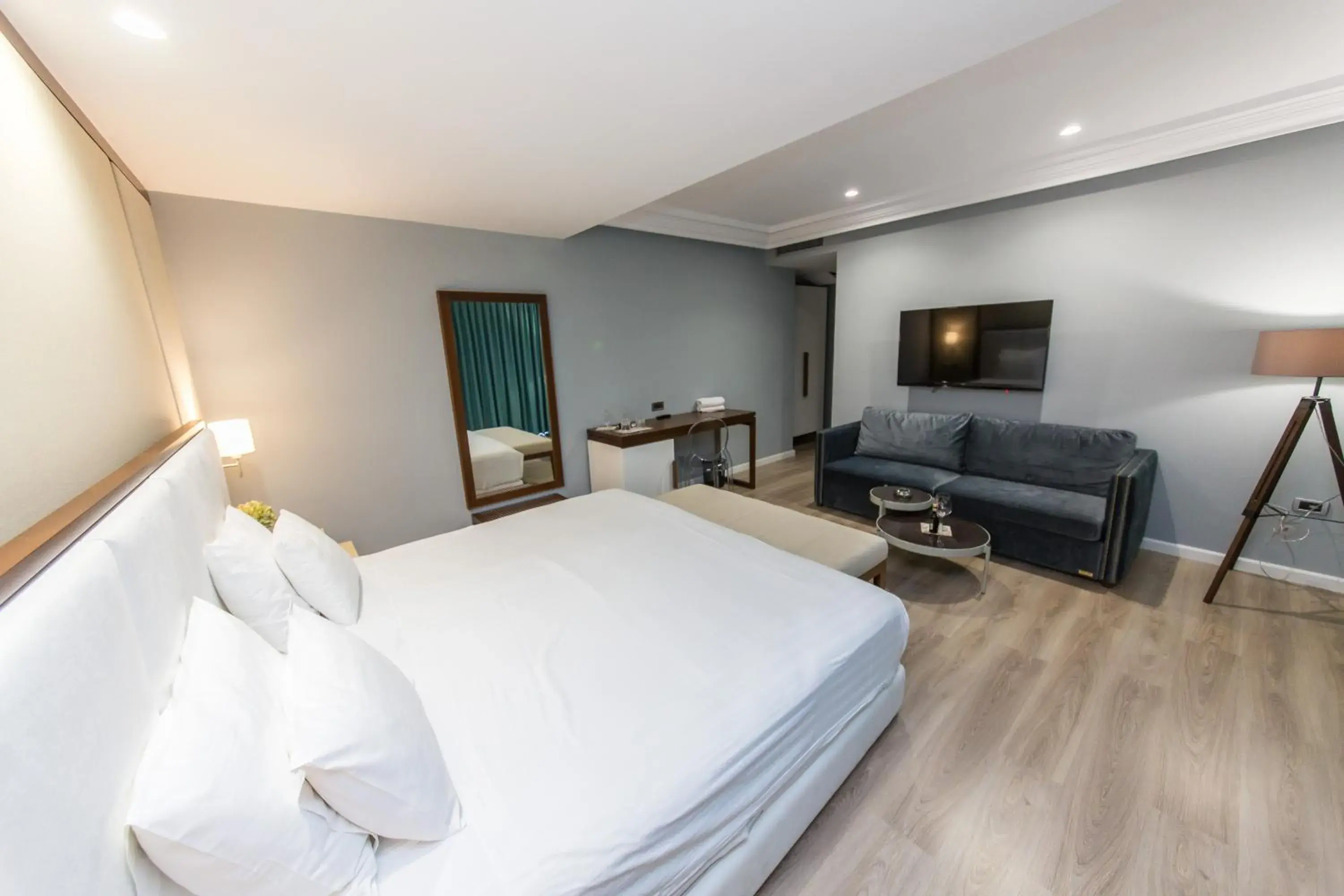 Executive Double or Twin Room with Balcony in Hotel Brilant Saranda Executive Double or Twin Room with Balcony in Hotel Brilant Saranda