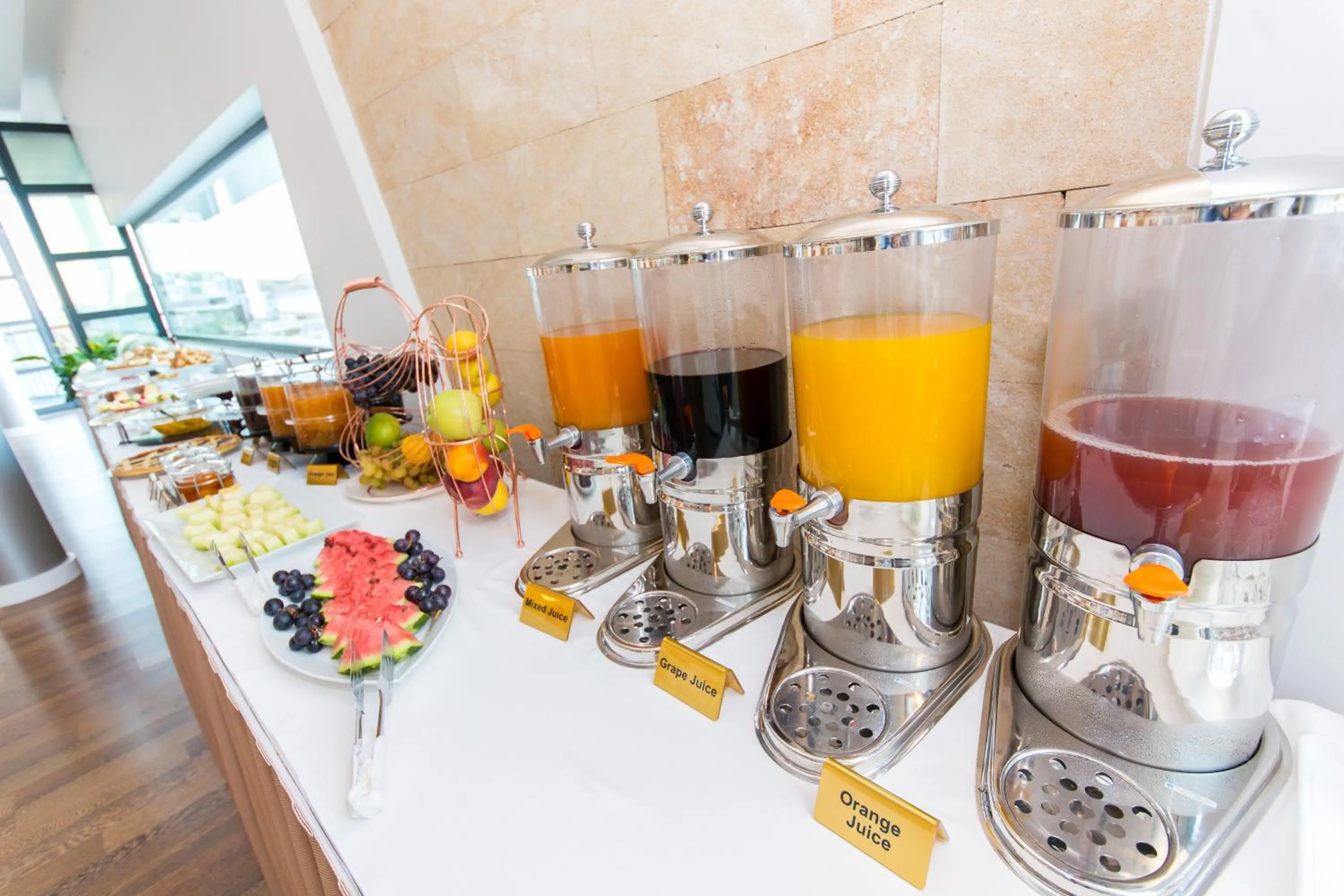 Food and drinks in Hotel Brilant Saranda