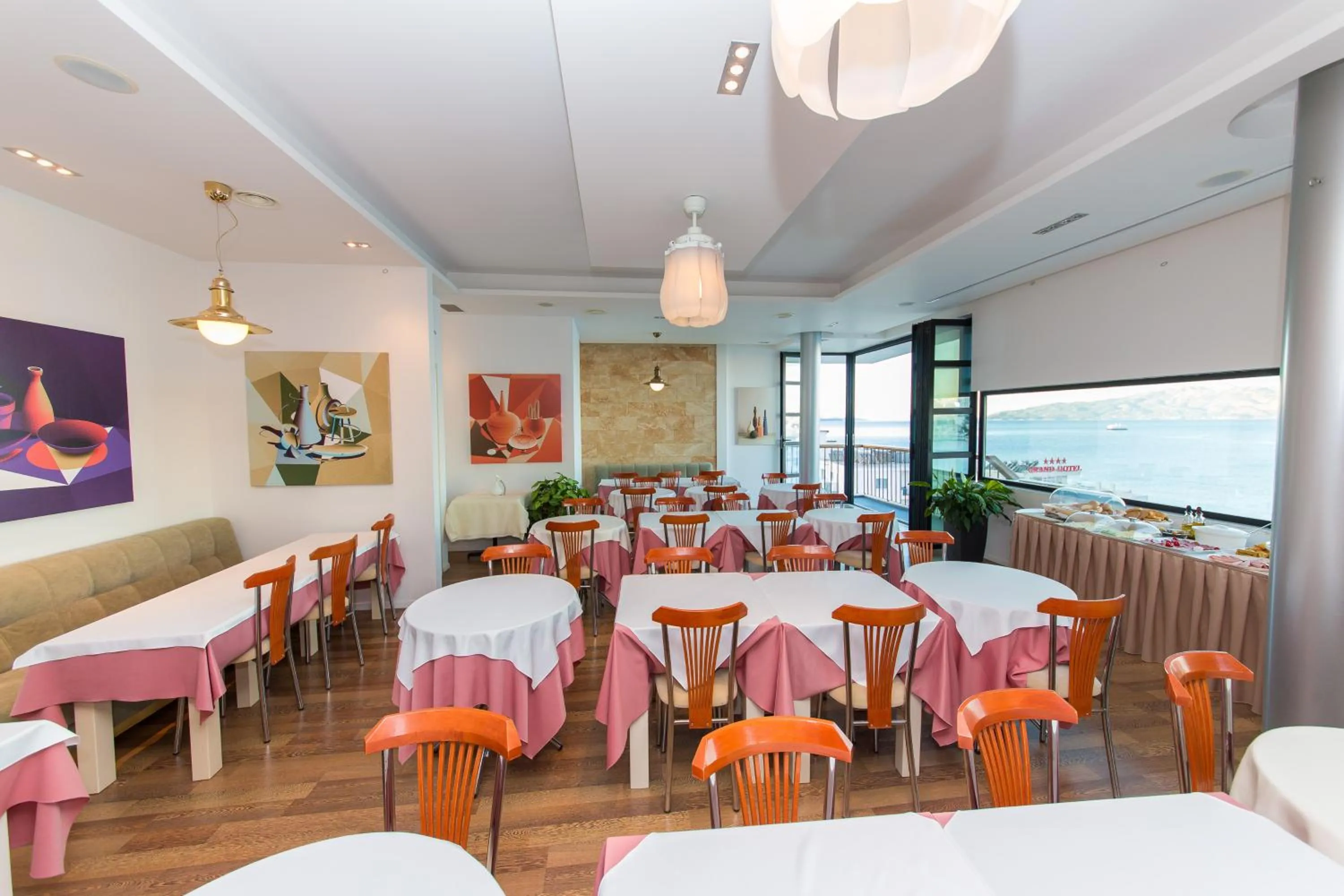 Restaurant/places to eat in Hotel Brilant Saranda