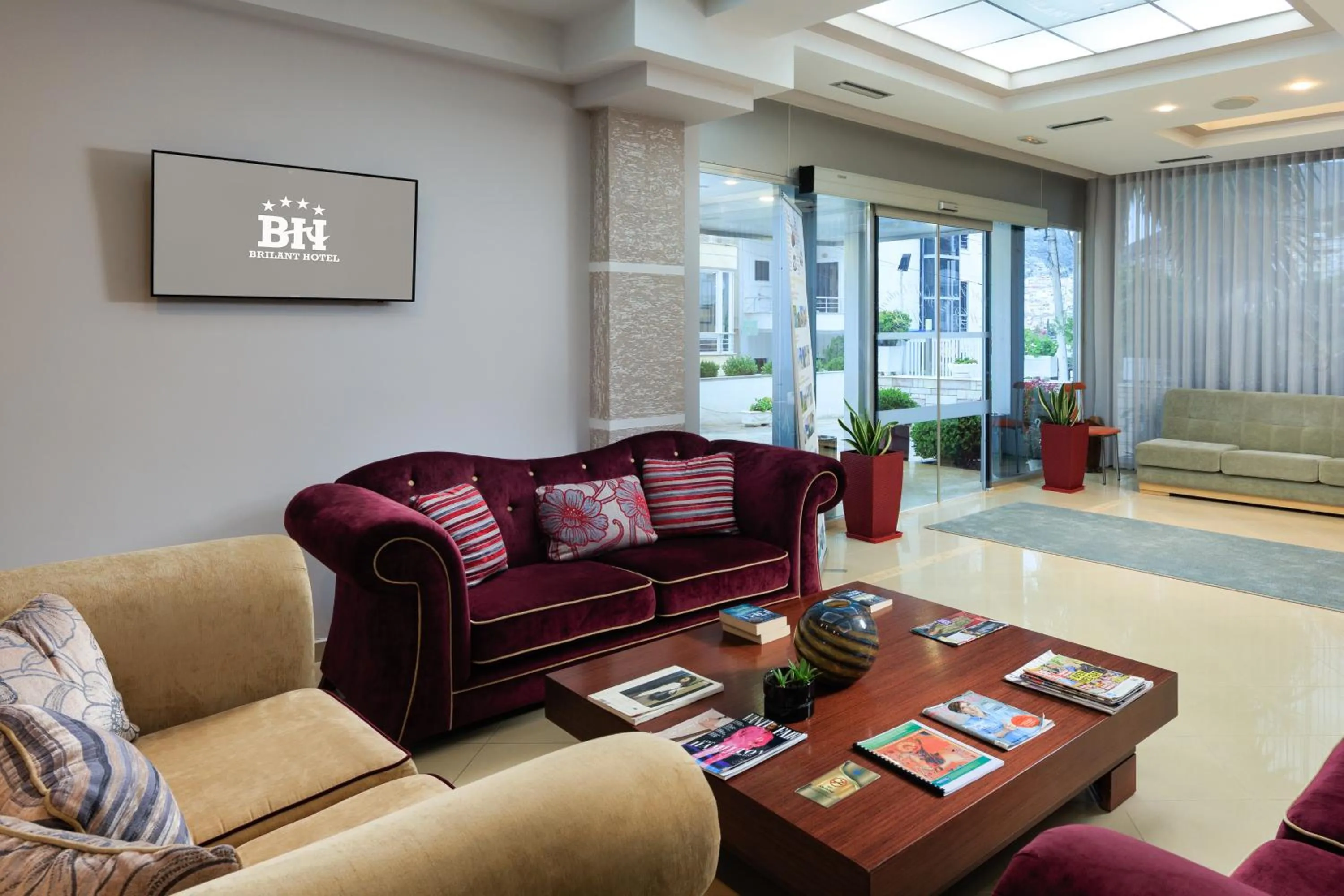 Seating area in Hotel Brilant Saranda