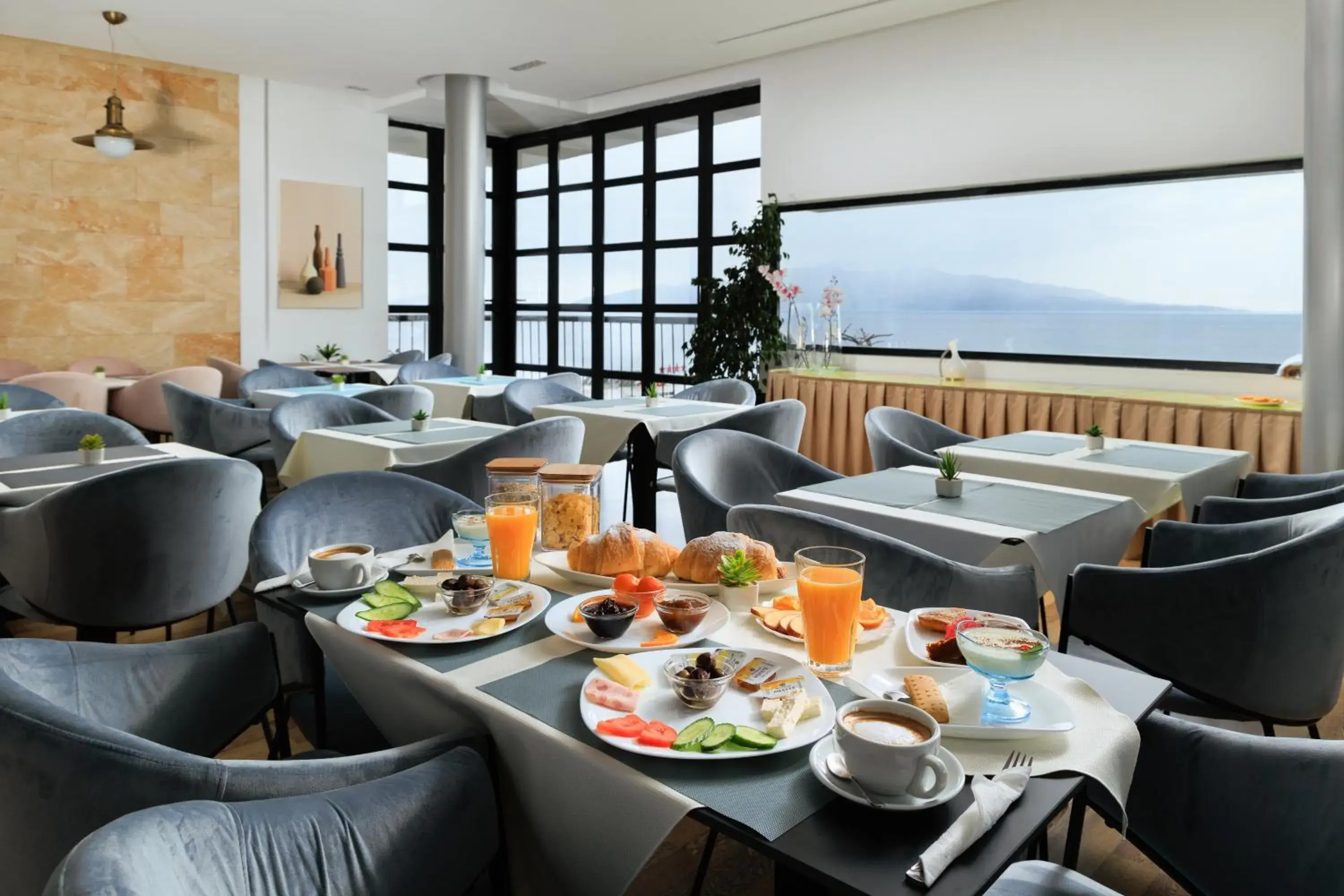 Restaurant/places to eat in Hotel Brilant Saranda Restaurant/places to eat in Hotel Brilant Saranda