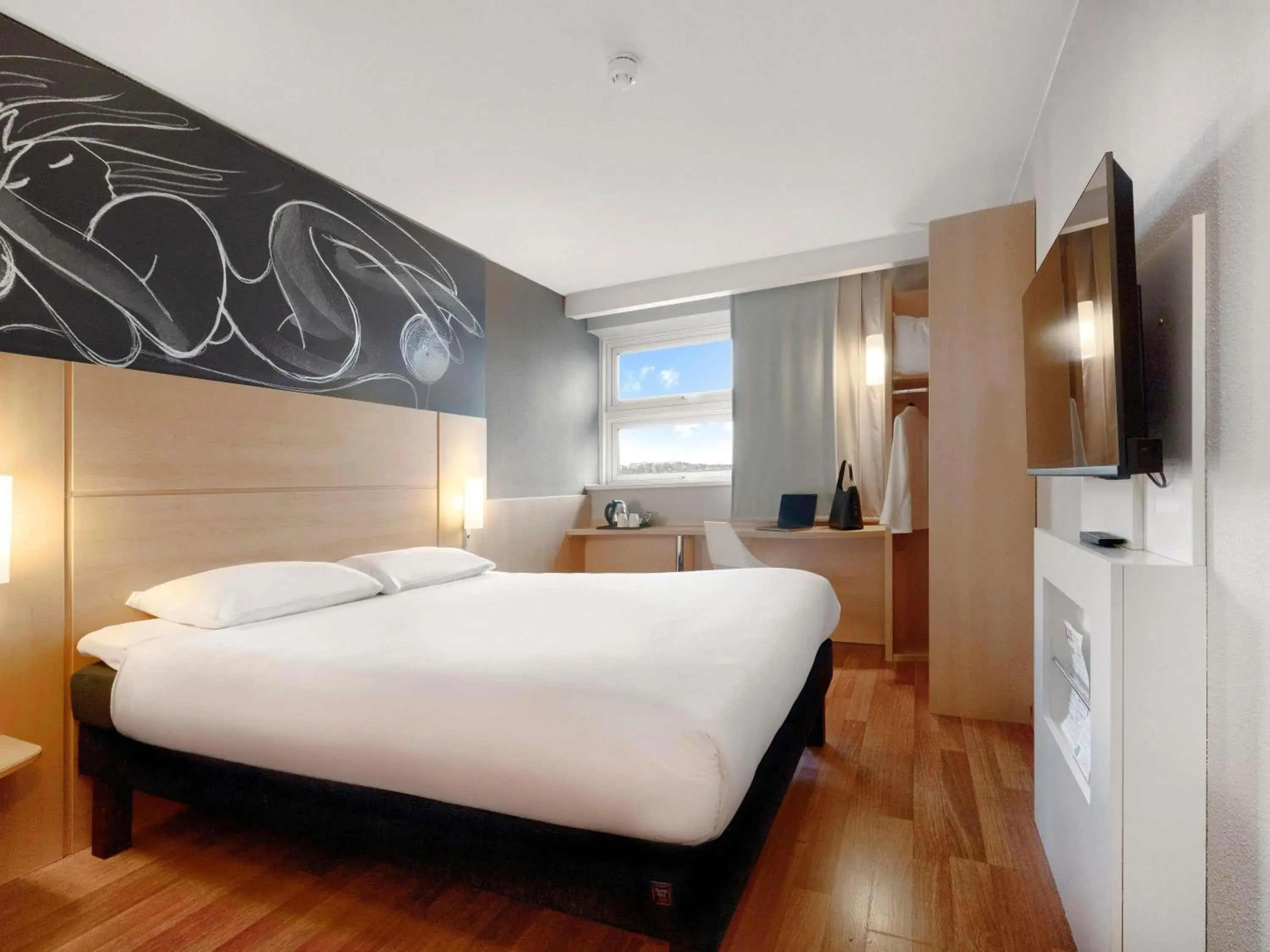 Bedroom, Bed in ibis Brighton City Centre - Station Bedroom, Bed in ibis Brighton City Centre - Station