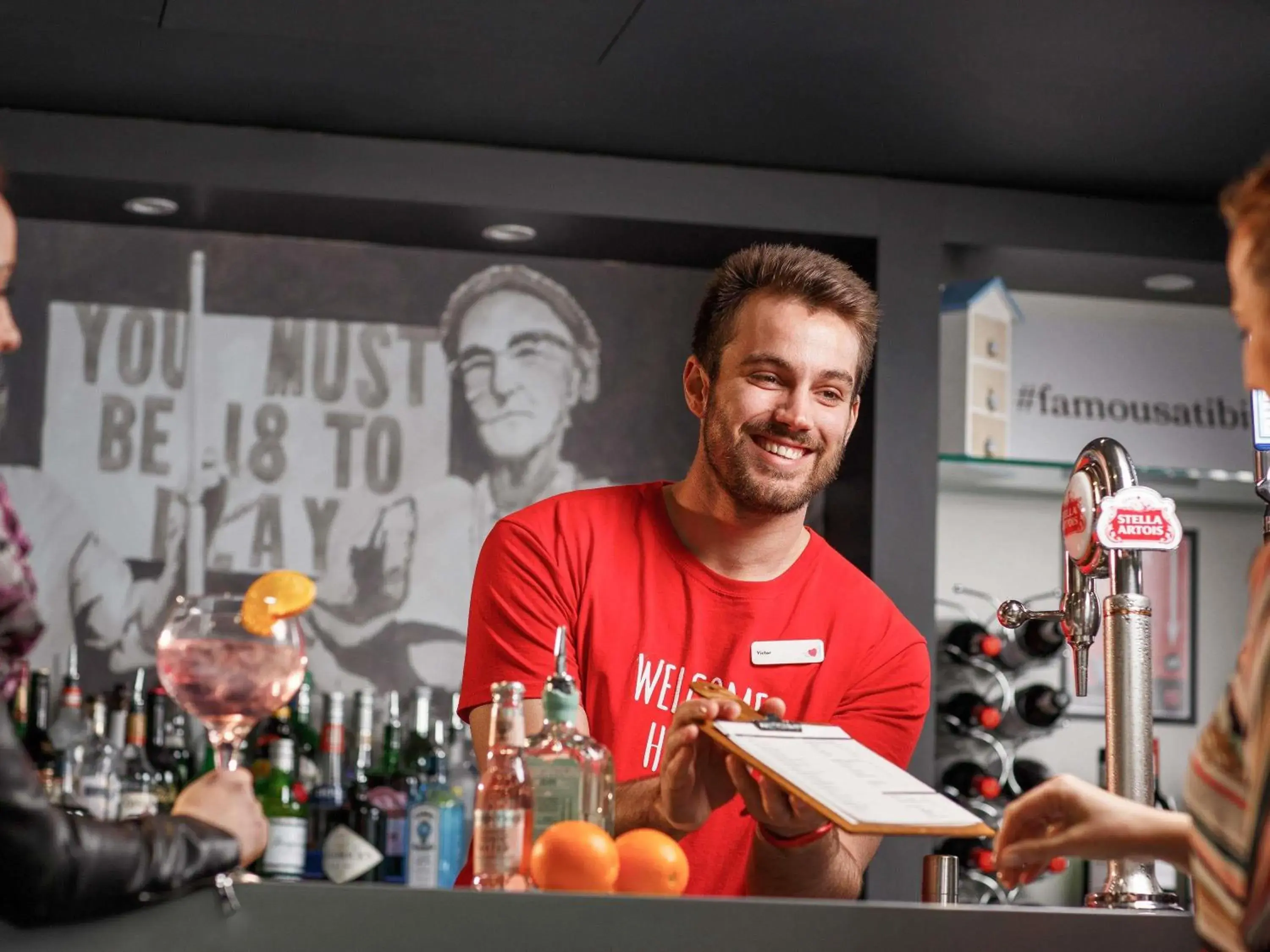 Lounge or bar in ibis Brighton City Centre - Station Lounge or bar in ibis Brighton City Centre - Station