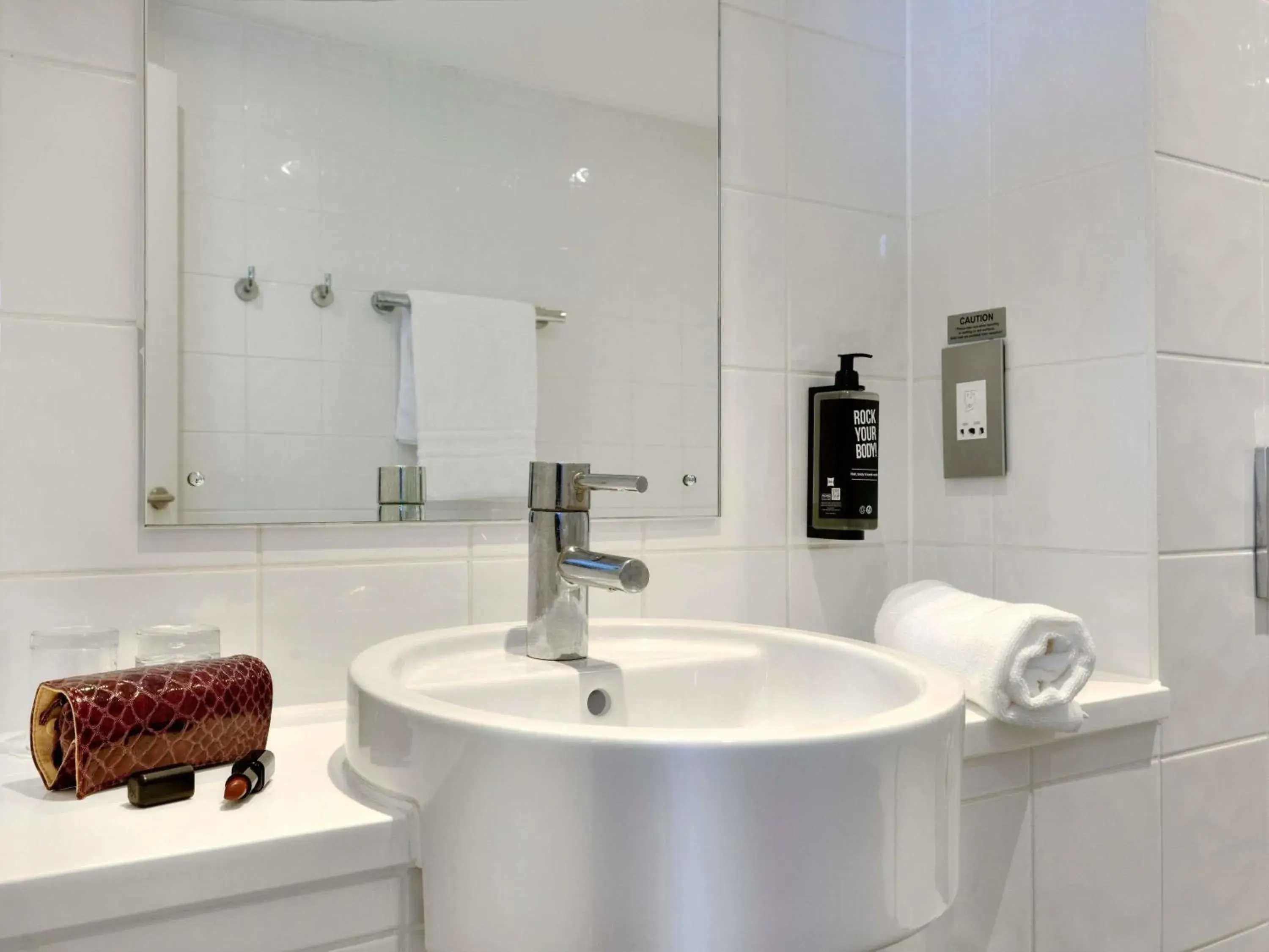 Bedroom in ibis Brighton City Centre - Station Bedroom in ibis Brighton City Centre - Station