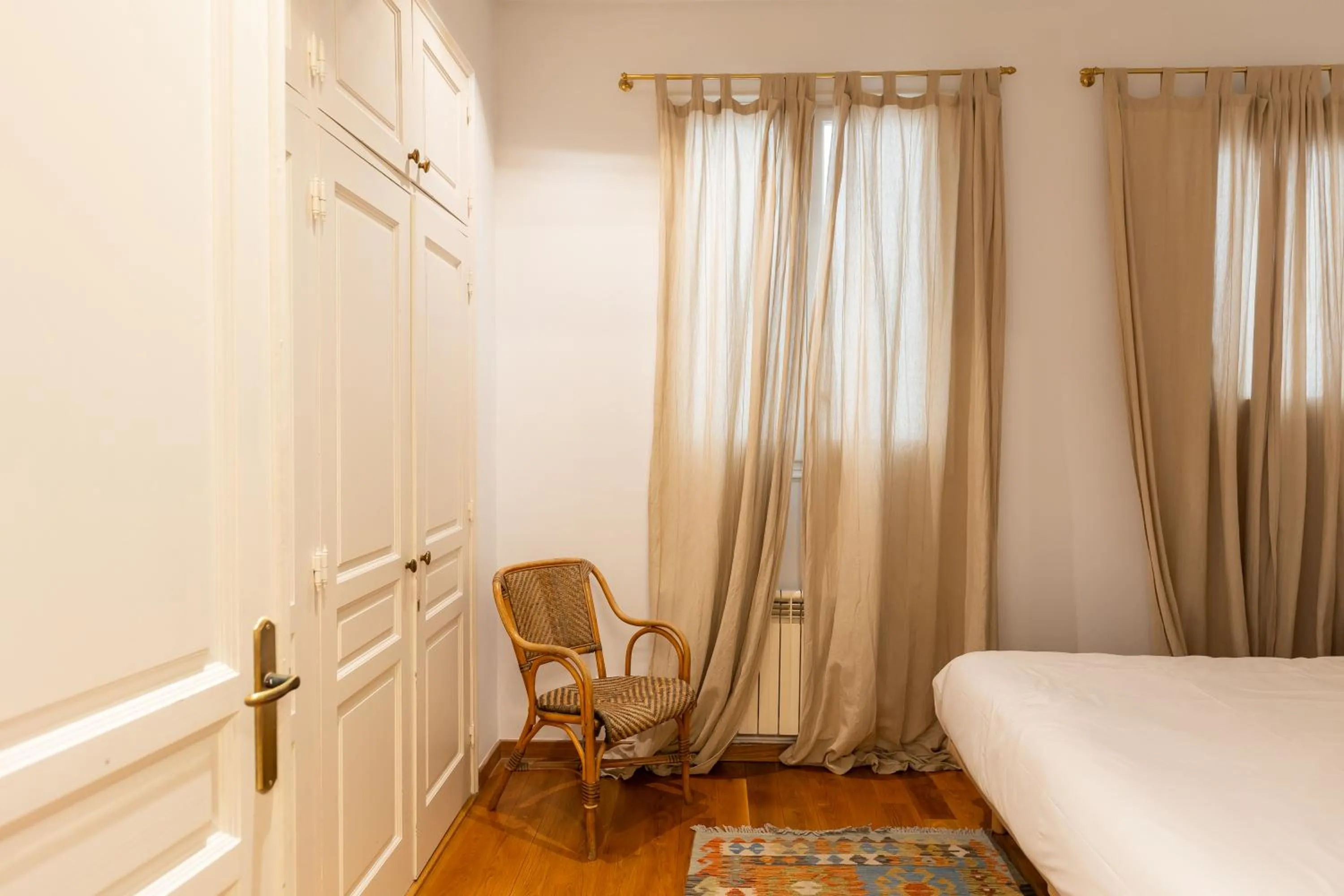 Bedroom, Bed in BCN Apartments 41