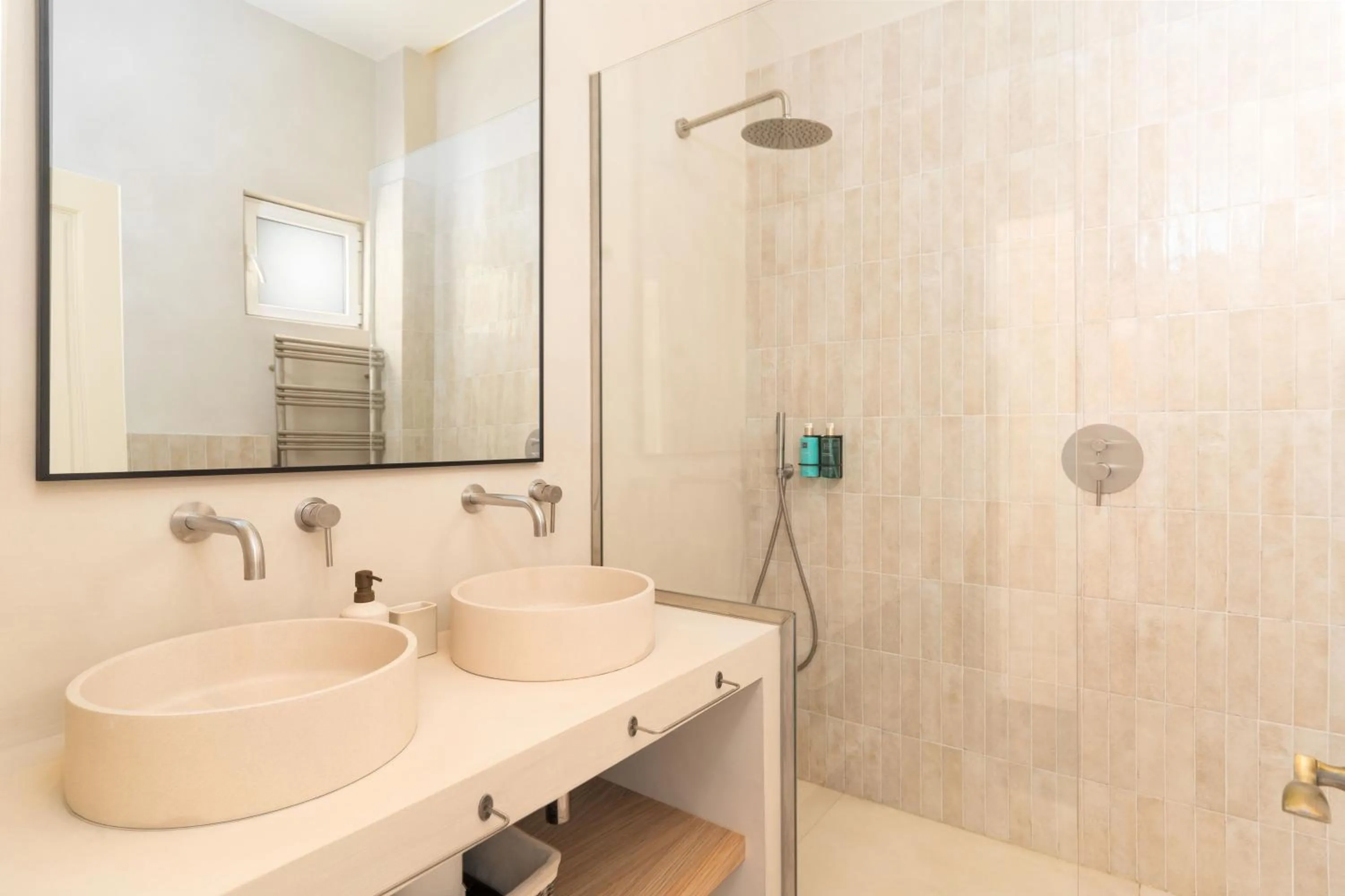 Shower in BCN Apartments 41